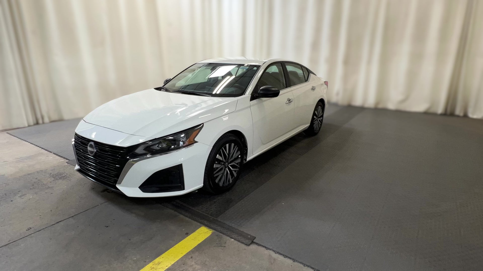 2025 Nissan Altima vehicle photo