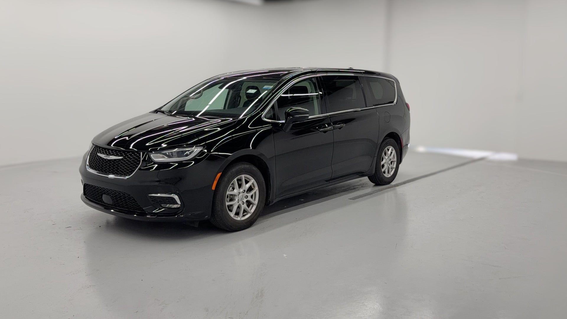 2024 Chrysler Pacifica vehicle photo