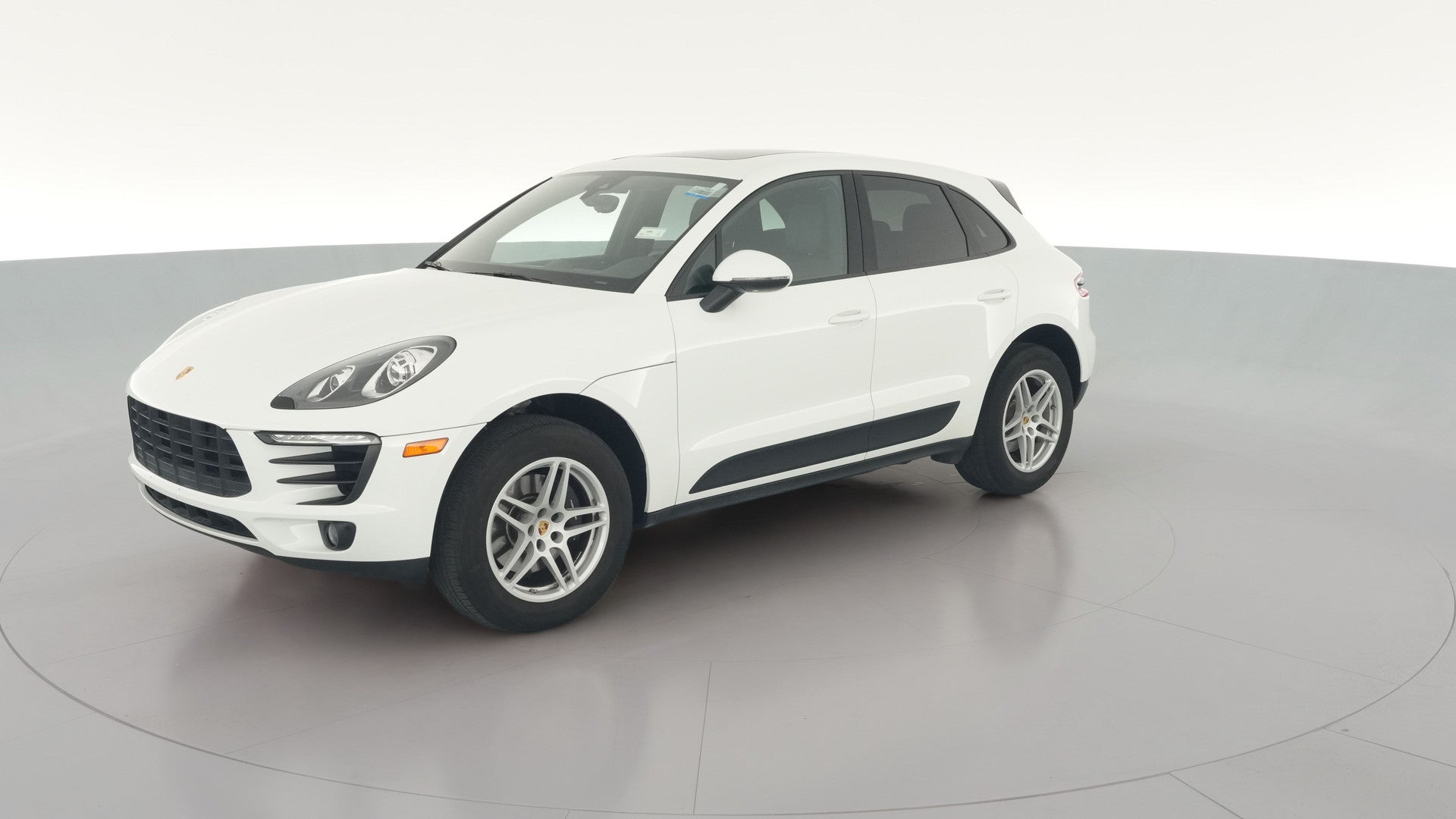2018 Porsche Macan vehicle photo