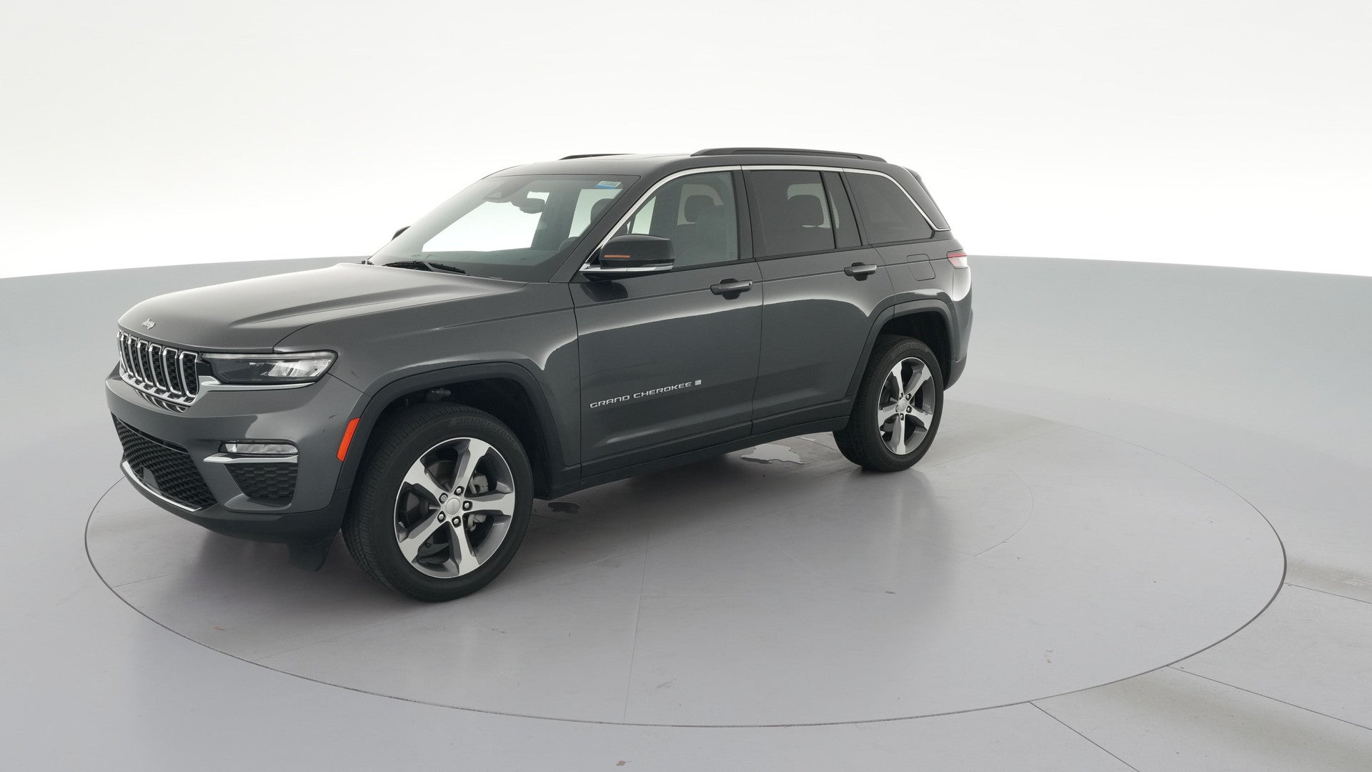 2024 Jeep Grand Cherokee vehicle photo