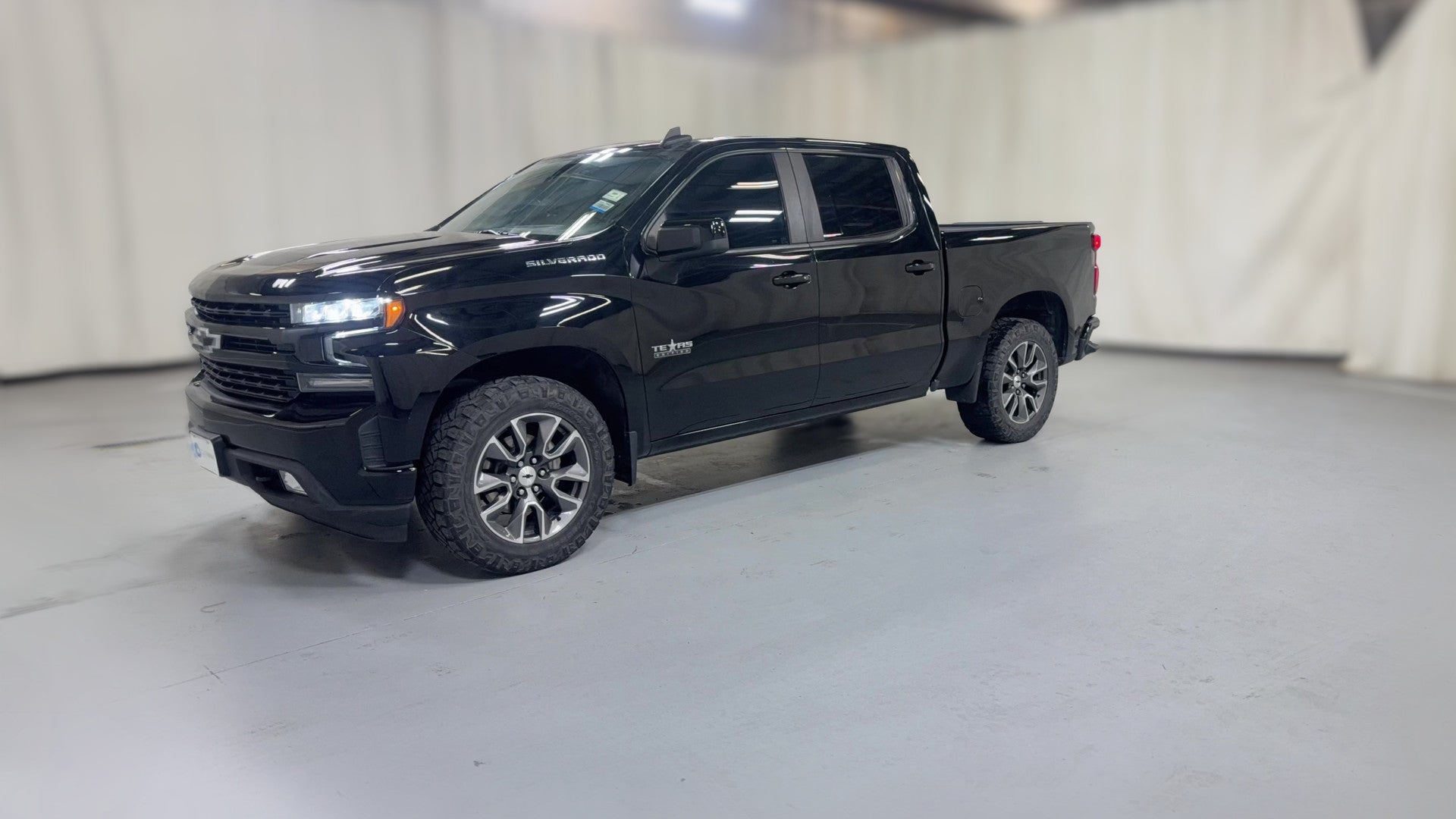 2020 Chevrolet Silverado 1500 Crew Cab vehicle photo