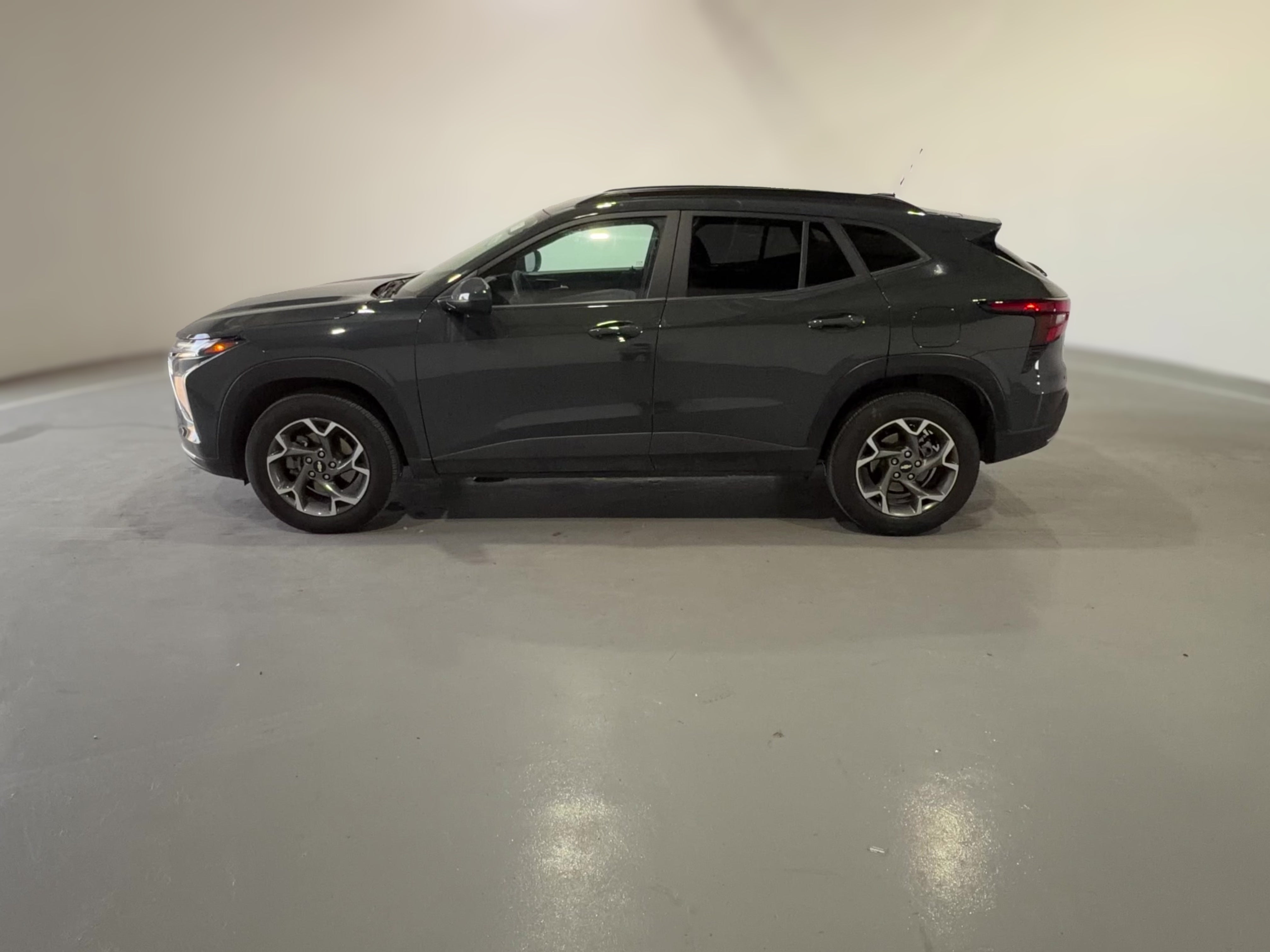 2025 Chevrolet Trax LT - Photo 22