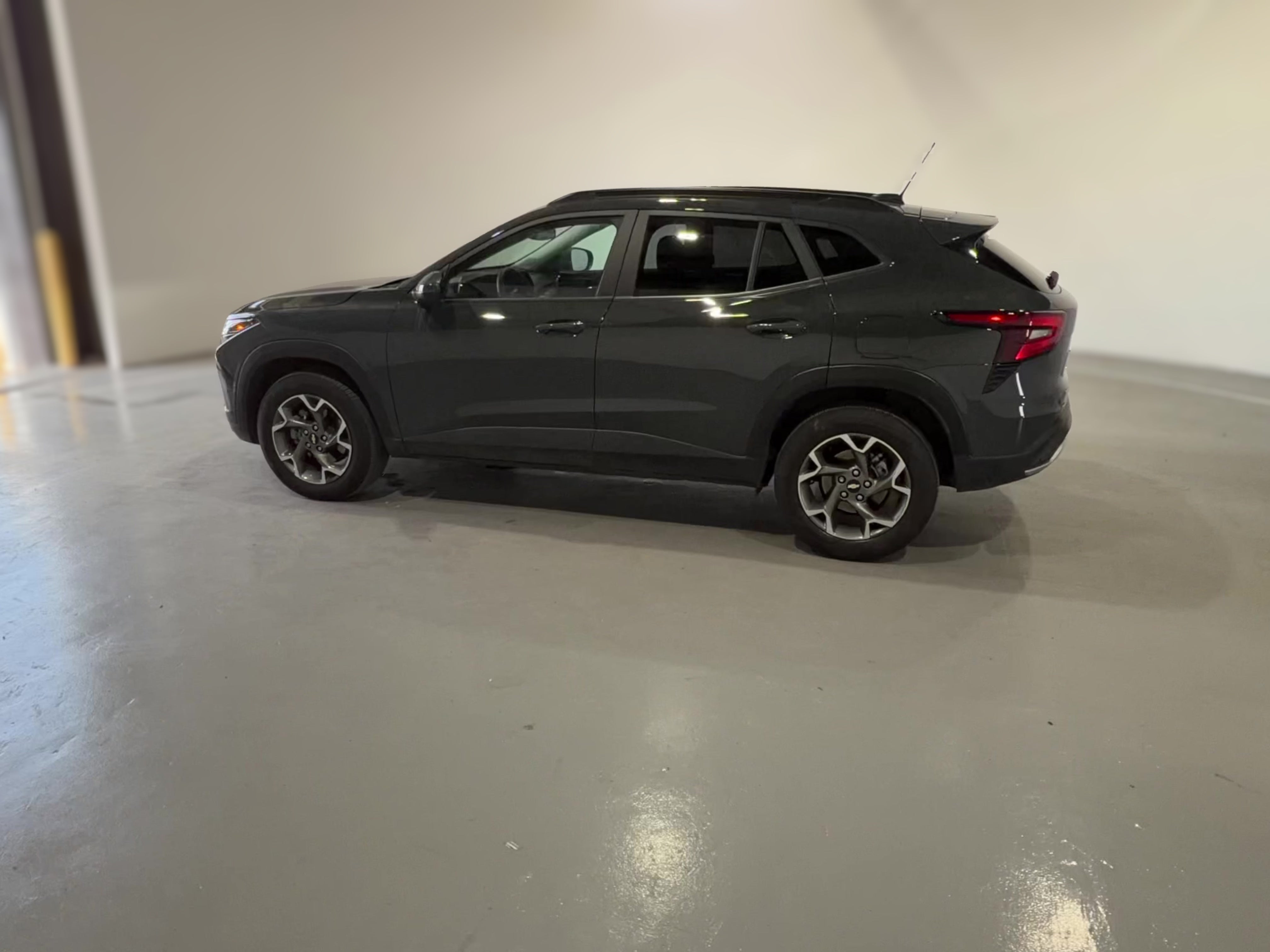 2025 Chevrolet Trax LT - Photo 23