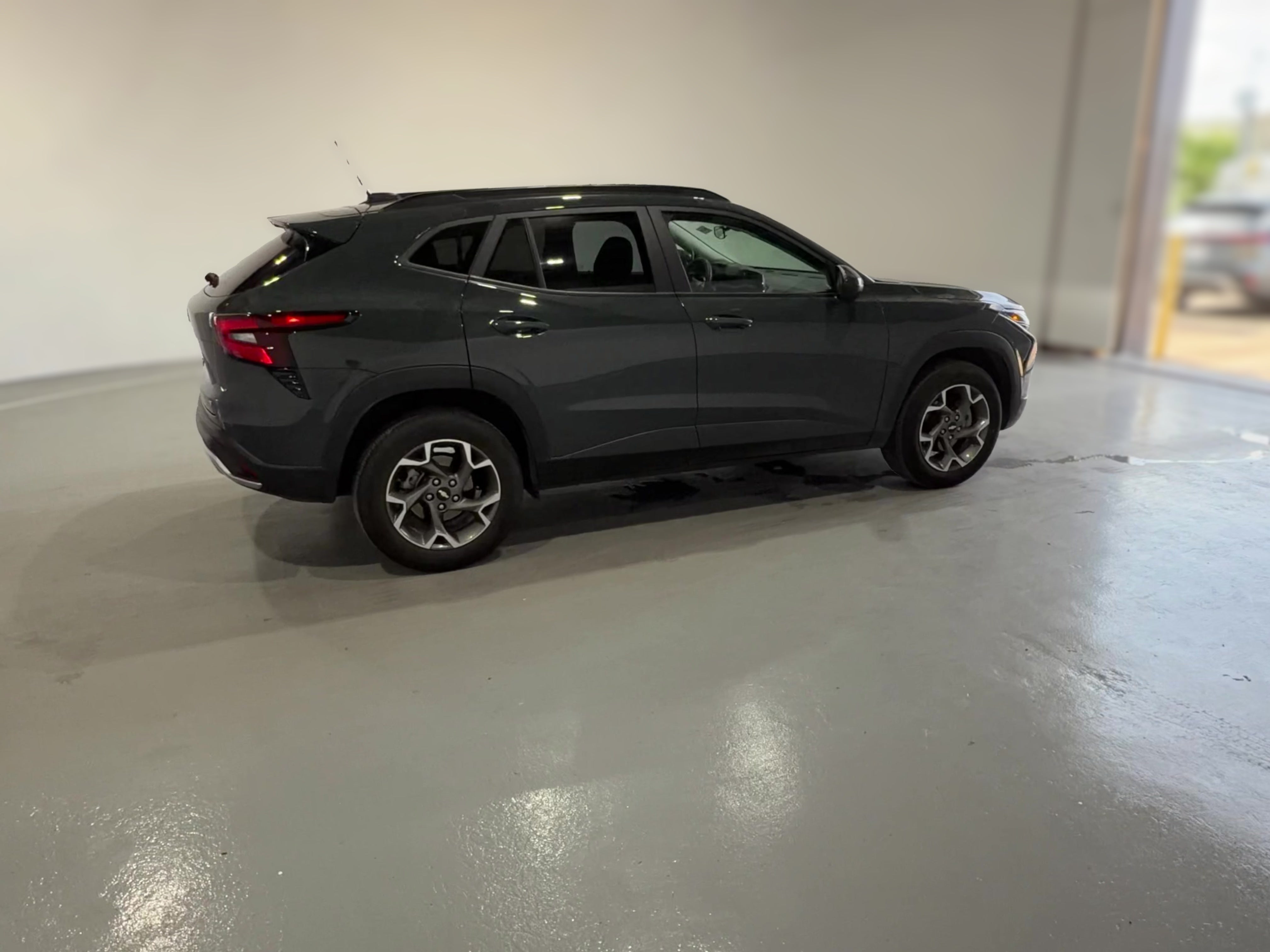 2025 Chevrolet Trax LT - Photo 29