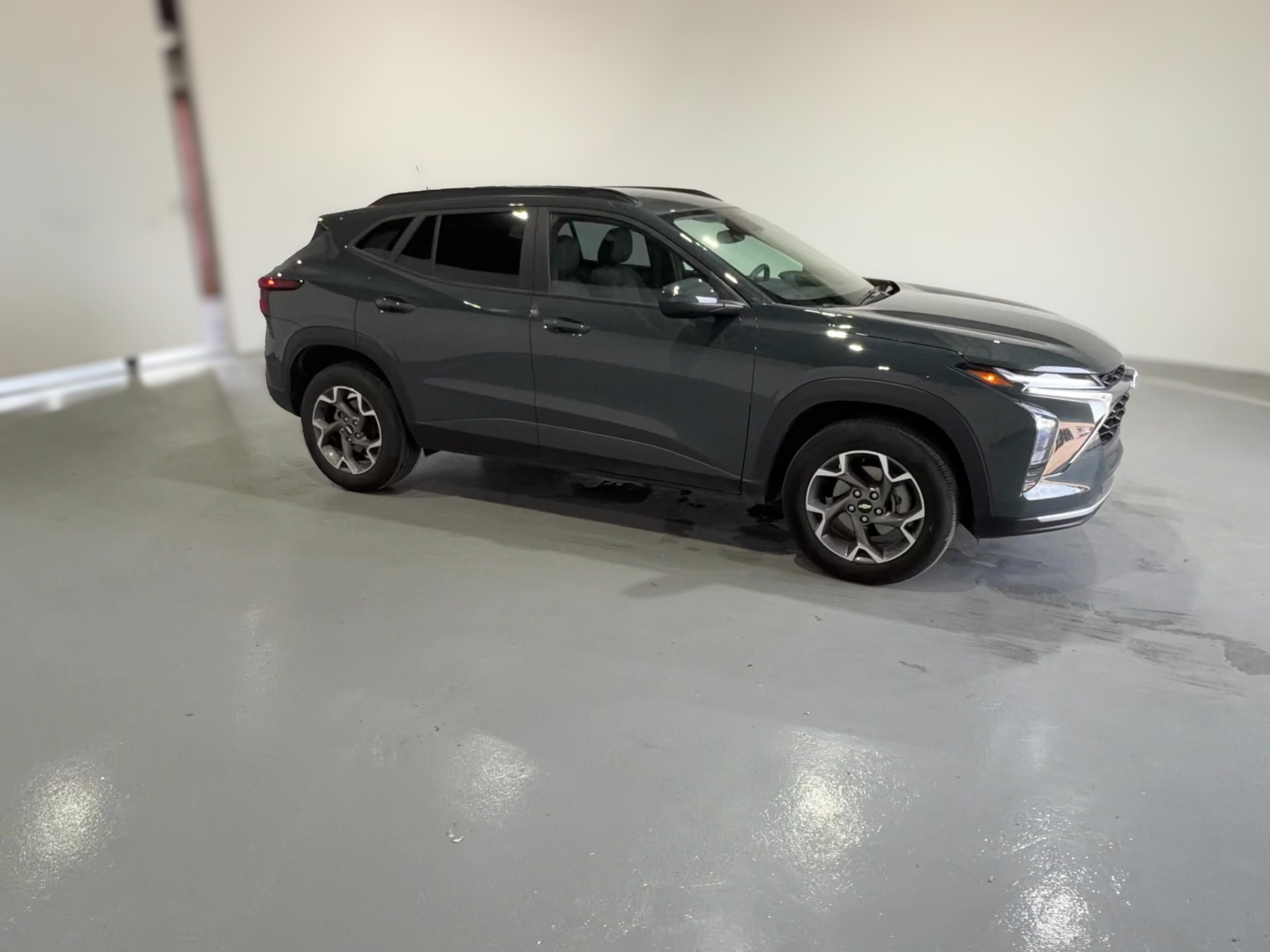 2025 Chevrolet Trax LT - Photo 31