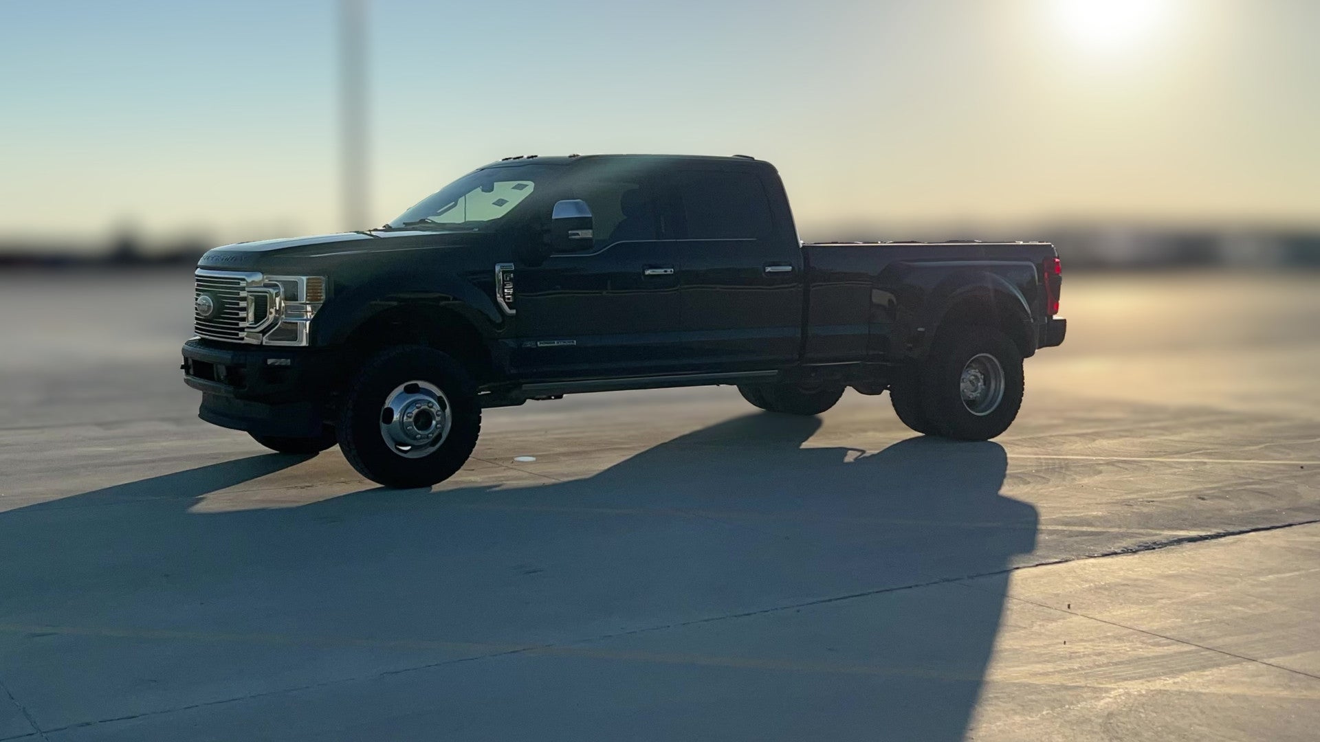 2022 Ford F350 Super Duty Crew Cab vehicle photo