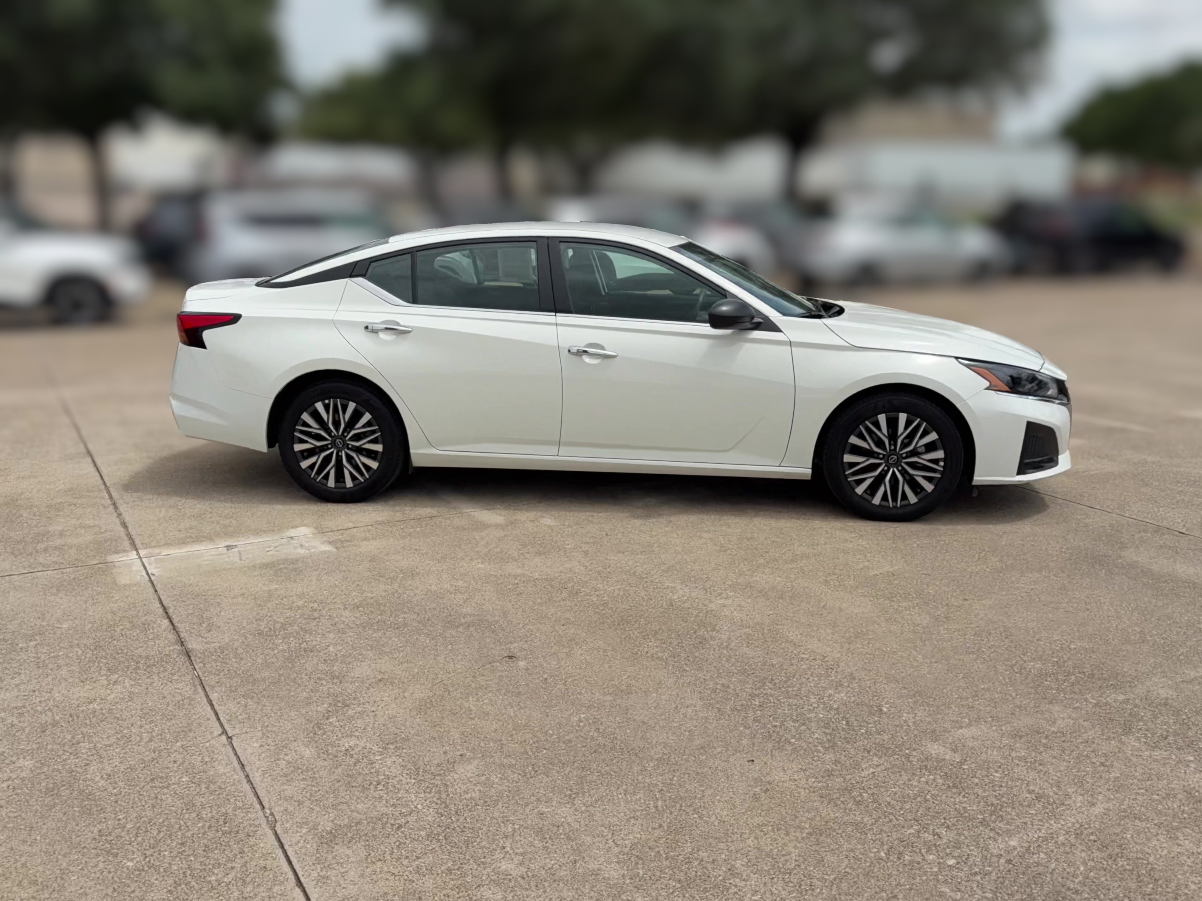 2025 Nissan Altima SV - Photo 33