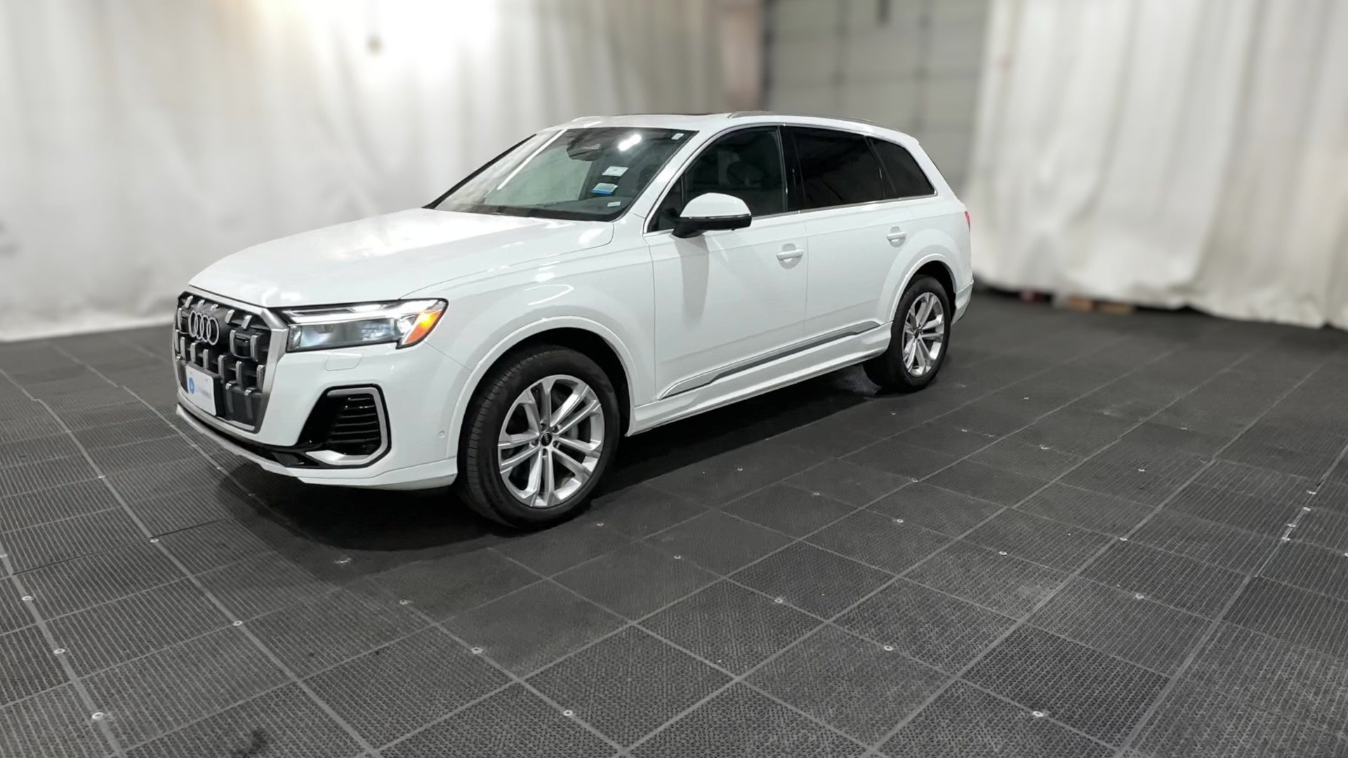 2025 Audi Q7 vehicle photo