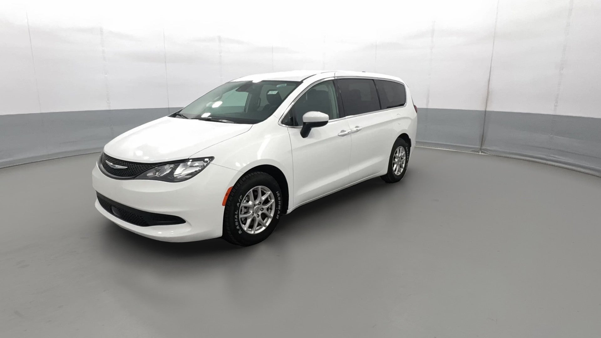 2023 Chrysler Voyager vehicle photo