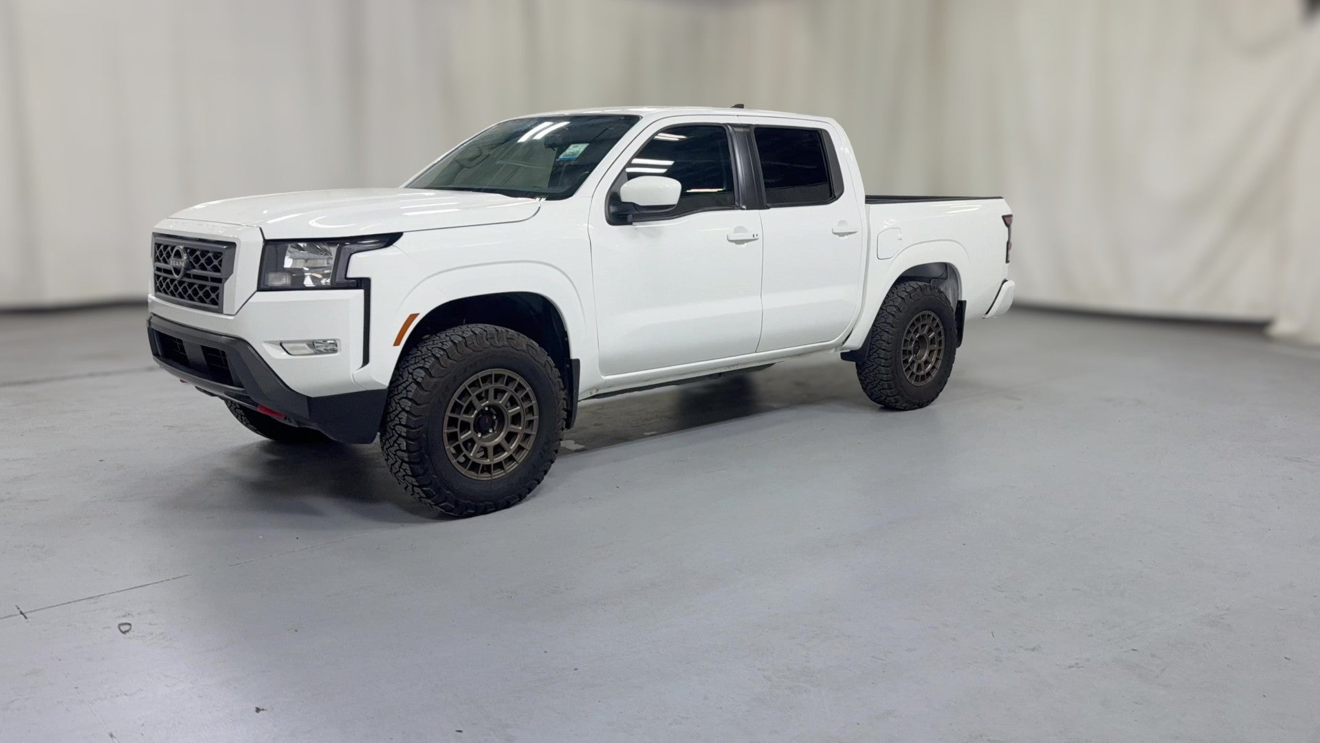 2024 Nissan Frontier Crew Cab vehicle photo