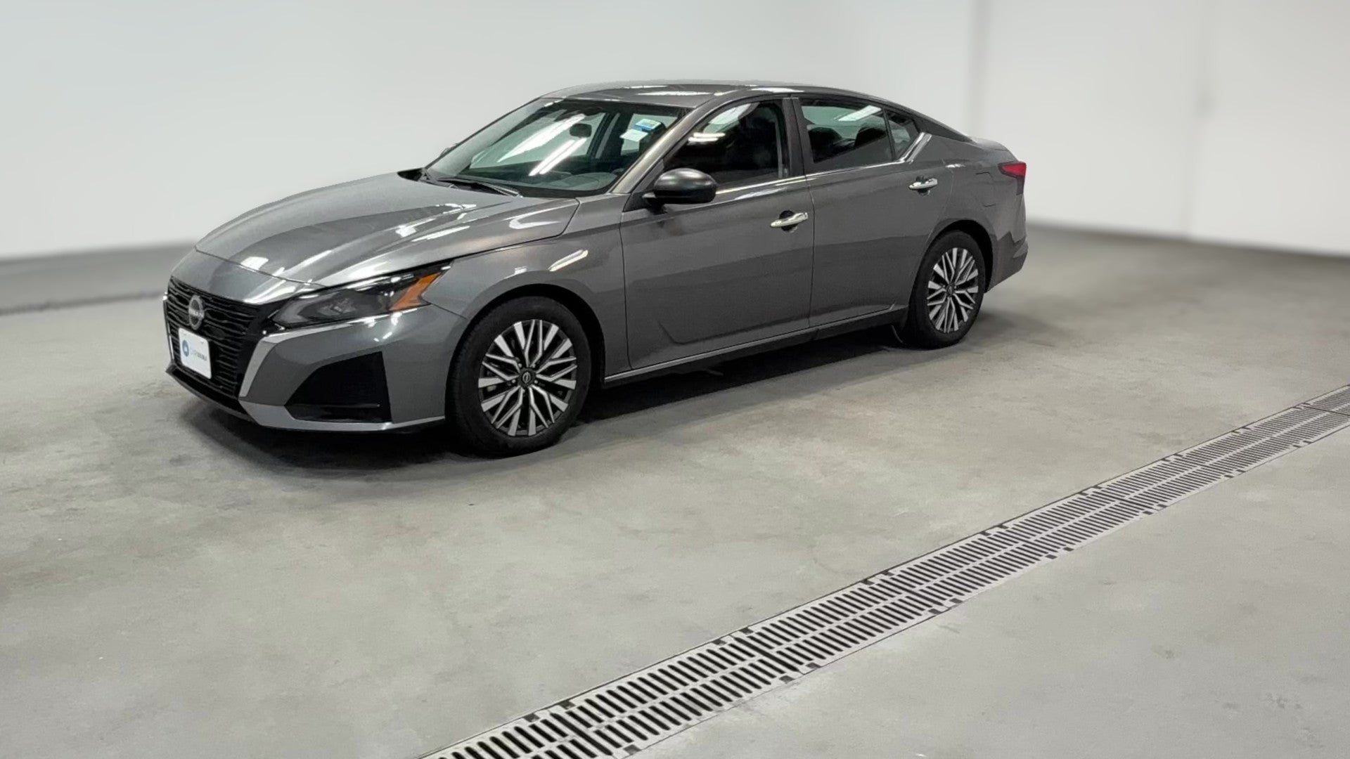 2025 Nissan Altima vehicle photo