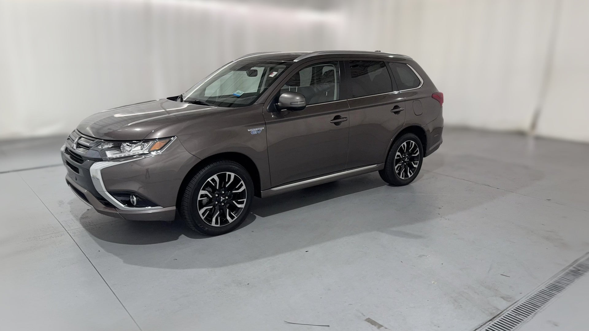 2018 Mitsubishi Outlander PHEV vehicle photo