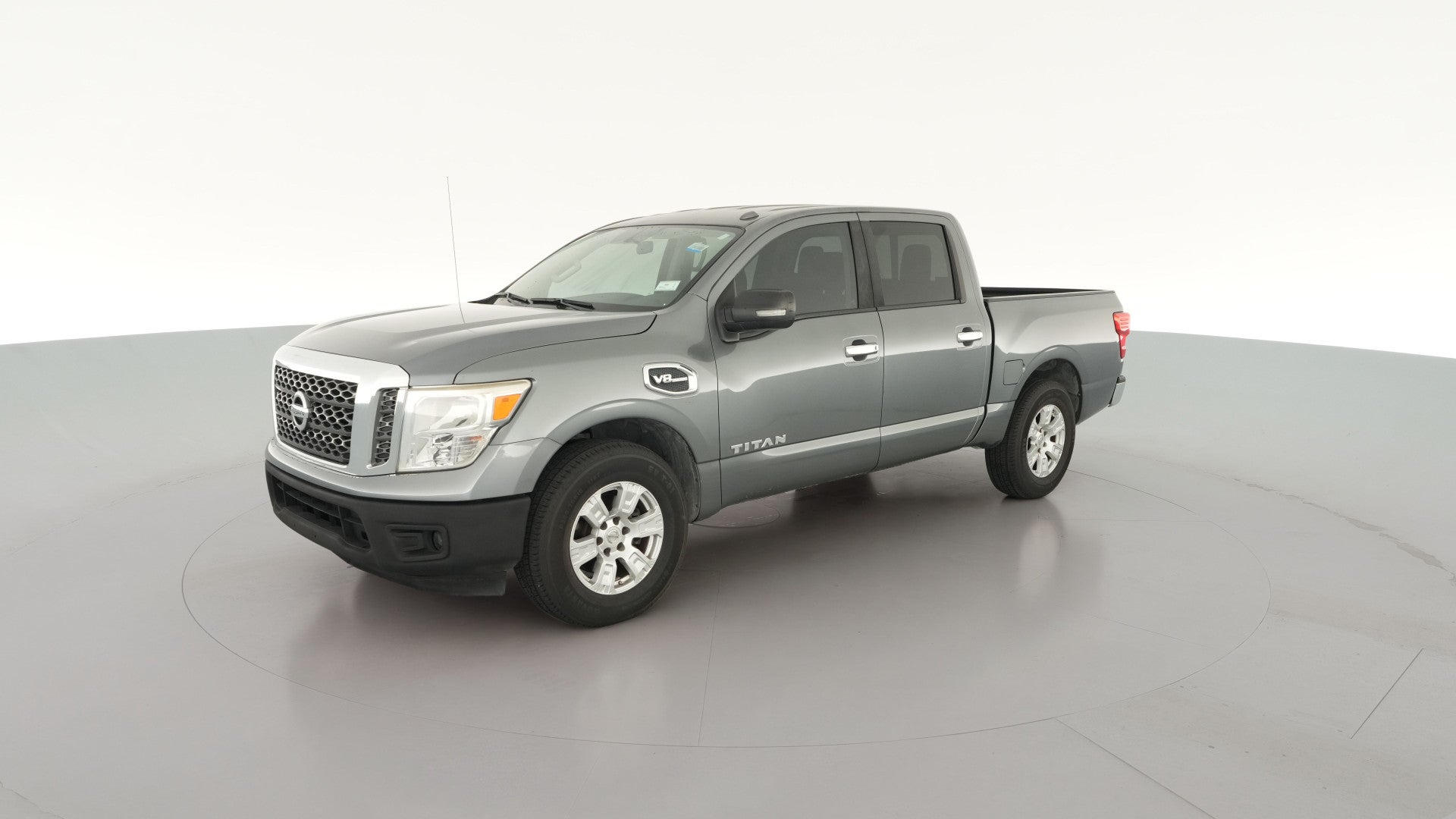 2017 Nissan Titan Crew Cab vehicle photo