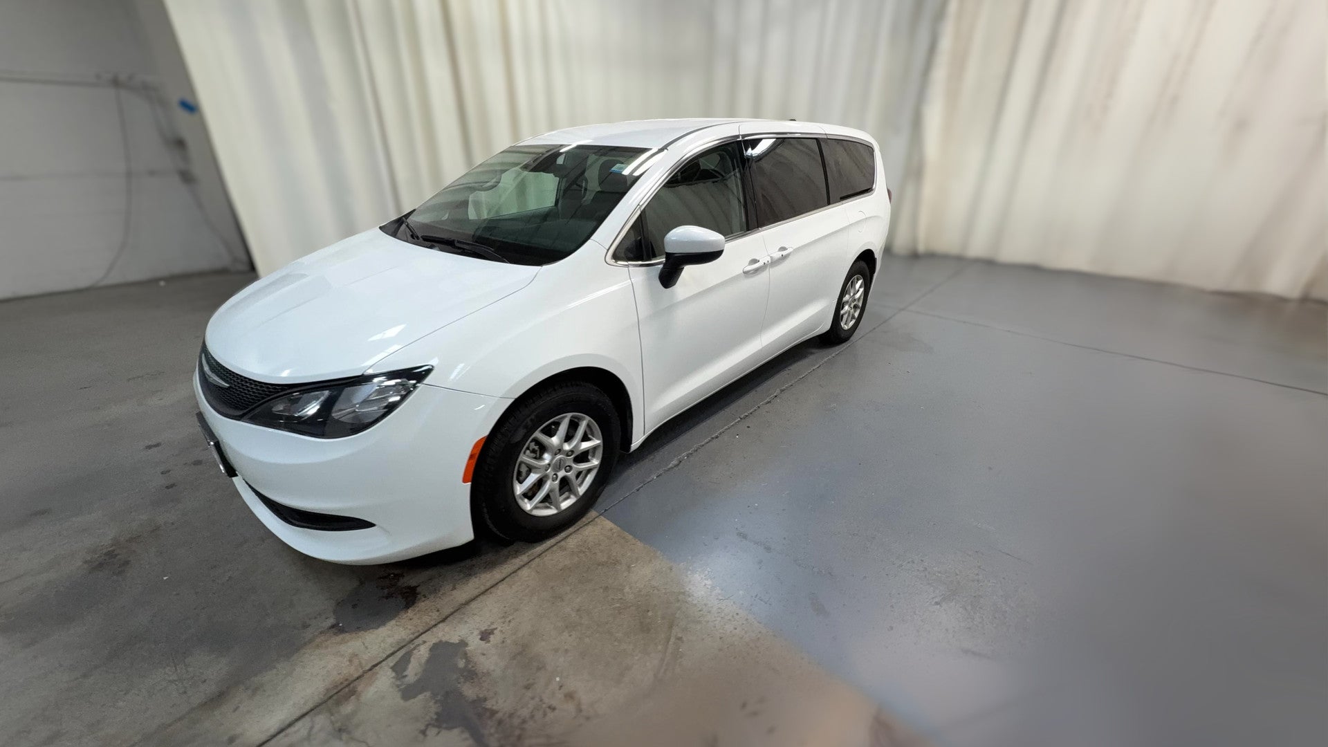 2023 Chrysler Voyager vehicle photo