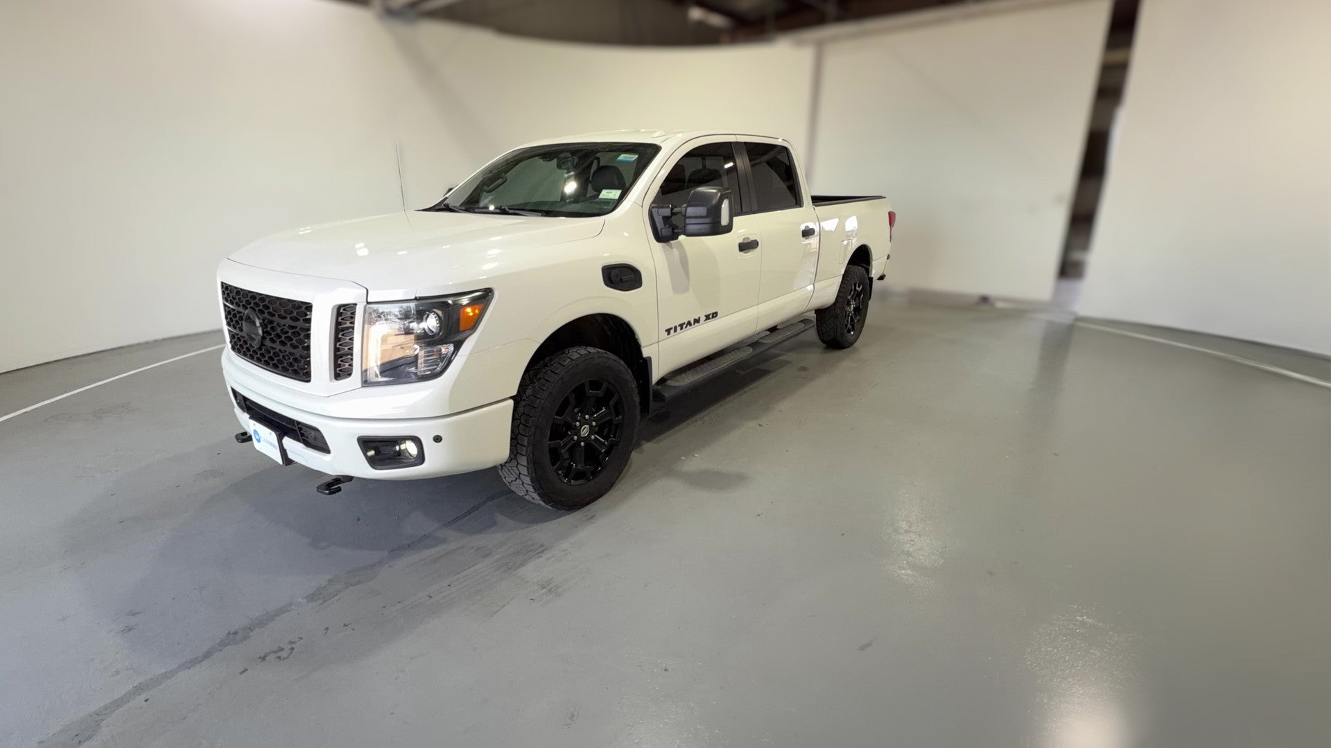 2019 Nissan TITAN XD Crew Cab vehicle photo