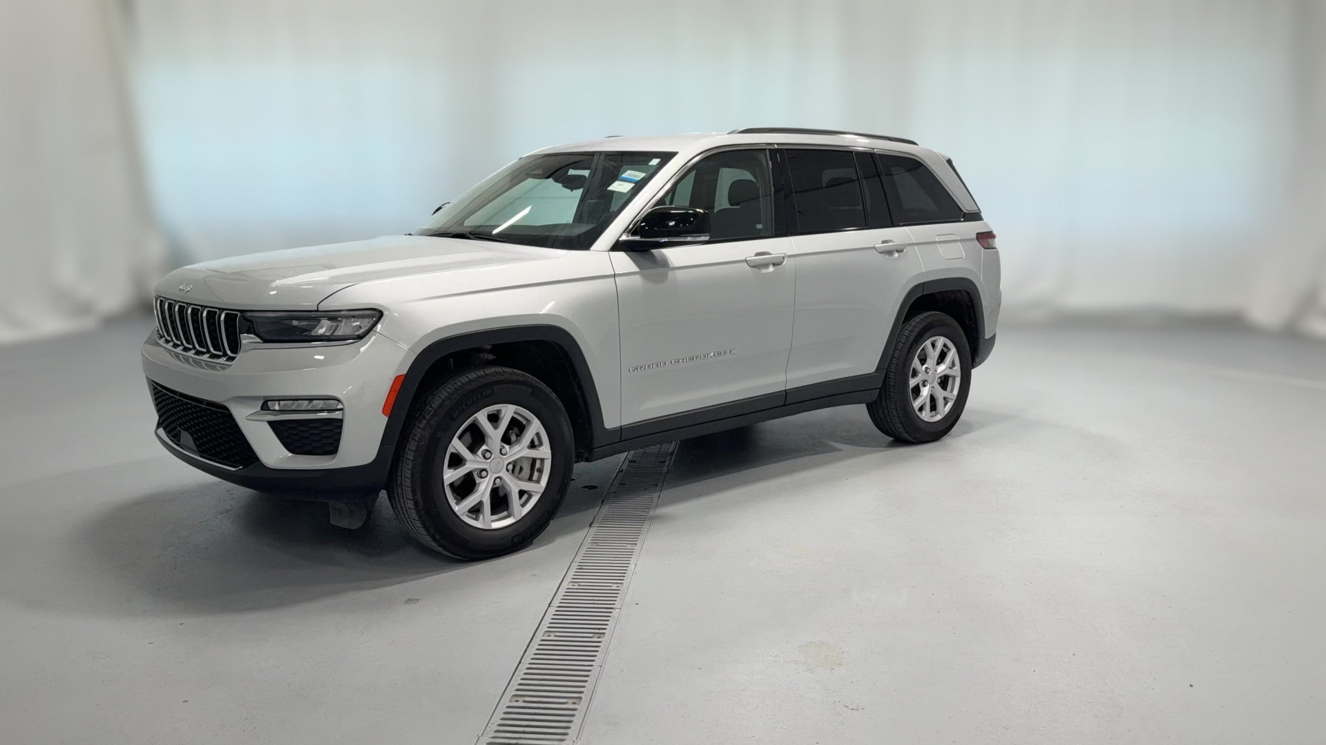2022 Jeep Grand Cherokee vehicle photo