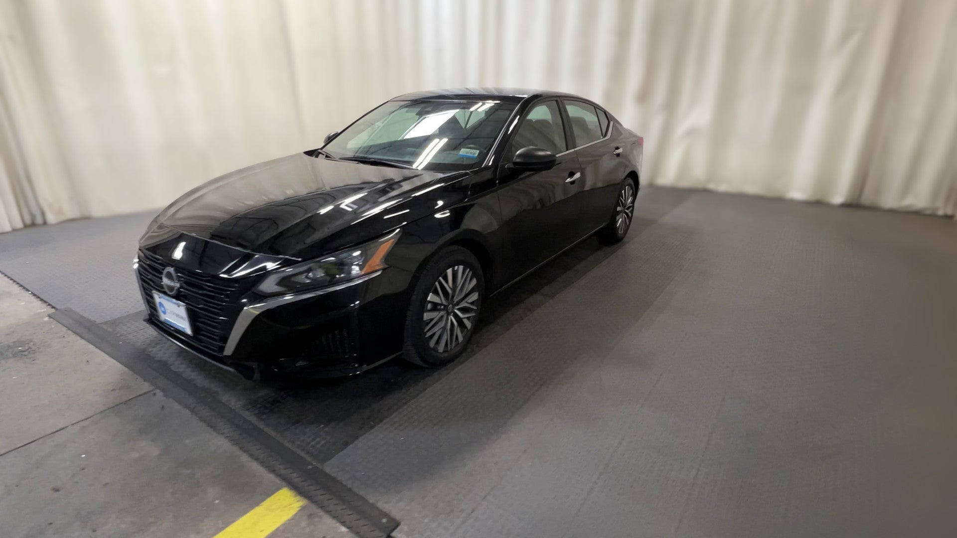 2025 Nissan Altima vehicle photo