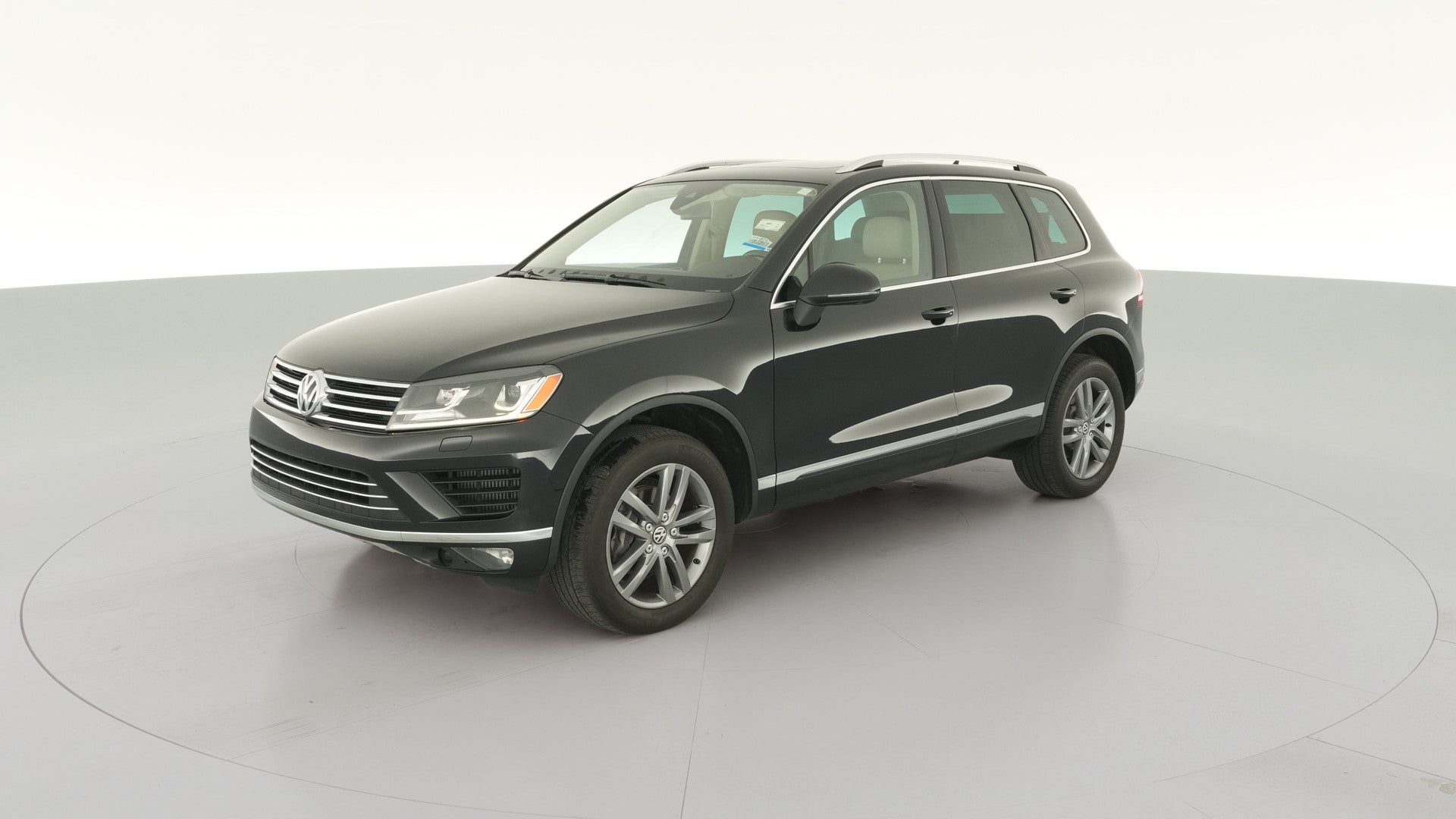 2016 Volkswagen Touareg vehicle photo