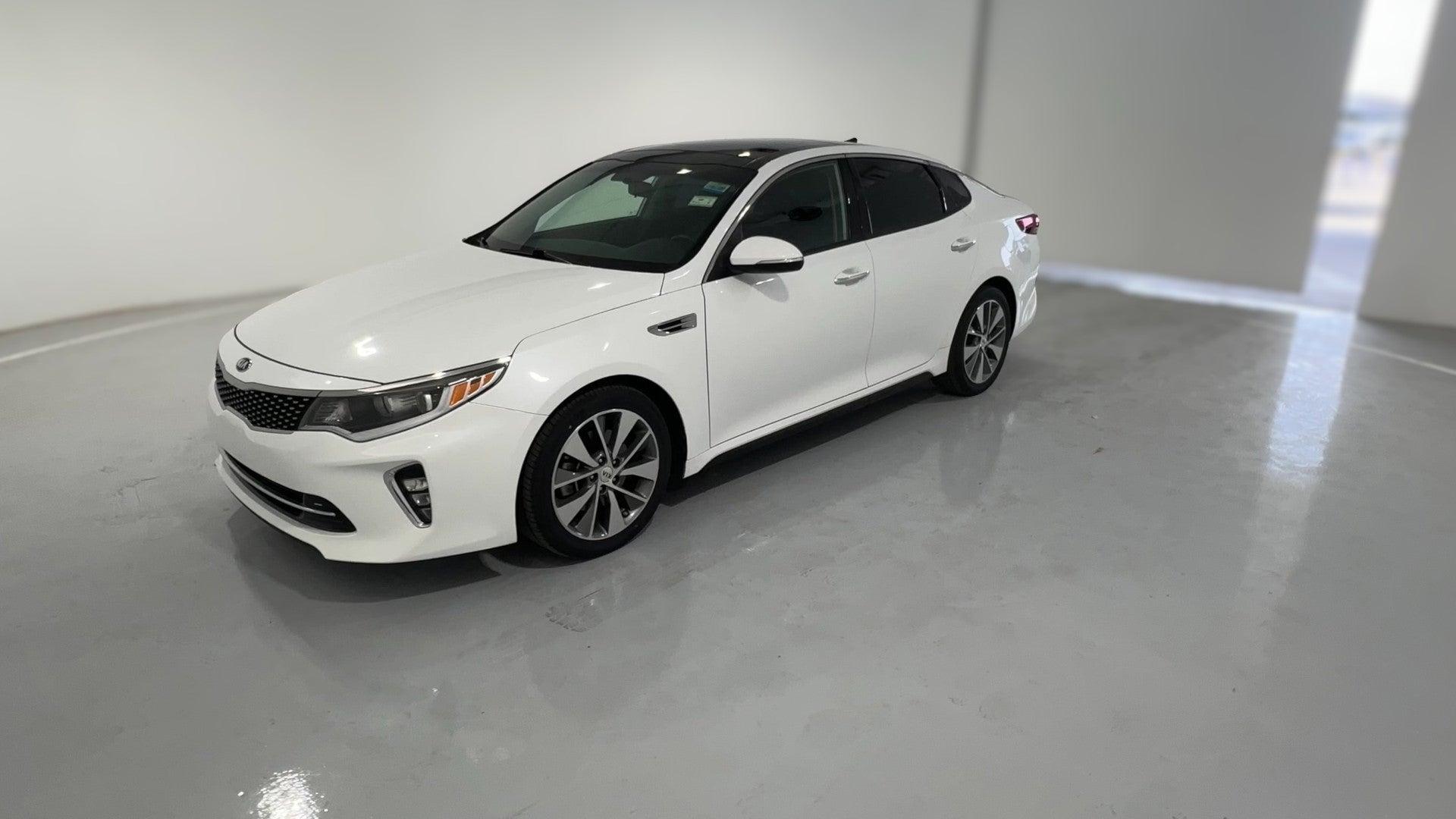 2018 Kia Optima vehicle photo