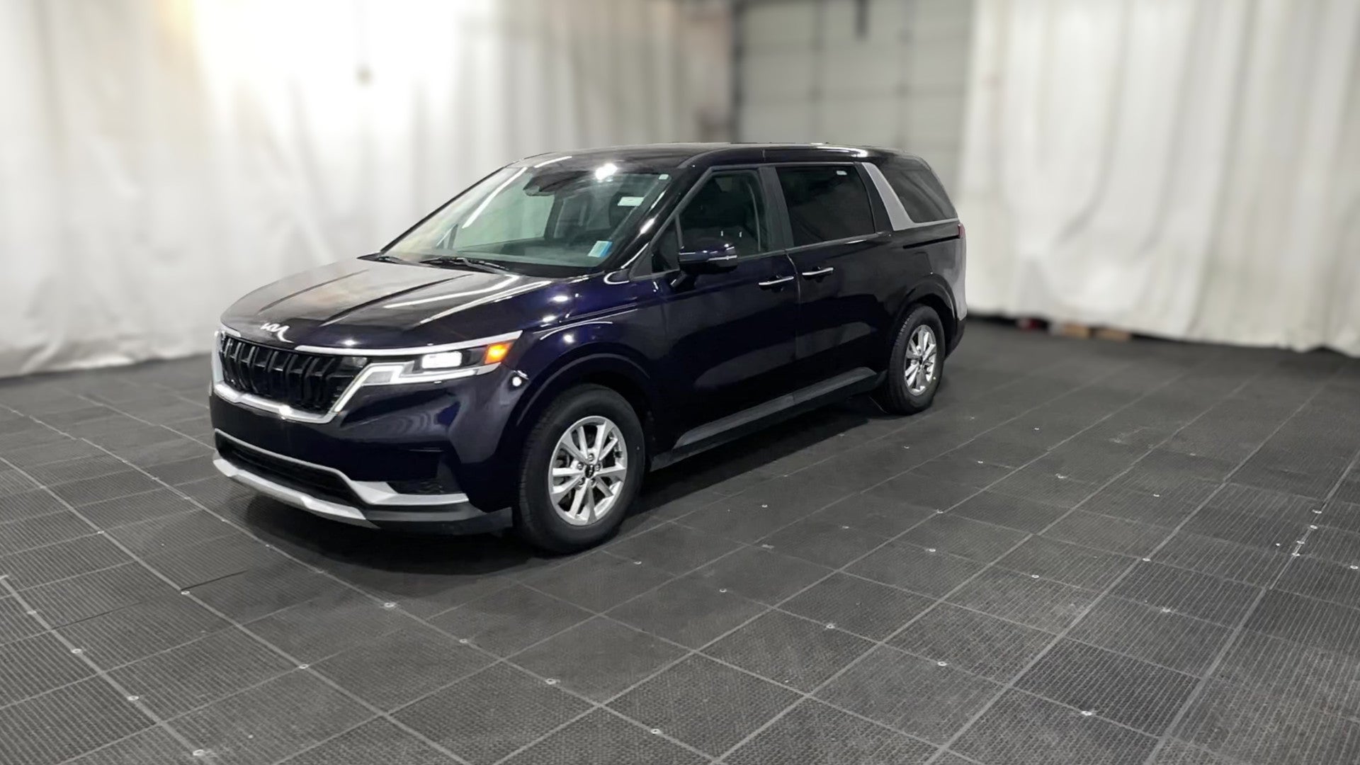 2022 Kia Carnival vehicle photo