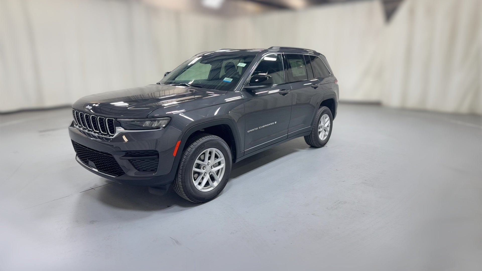 2026 Jeep Grand Cherokee vehicle photo