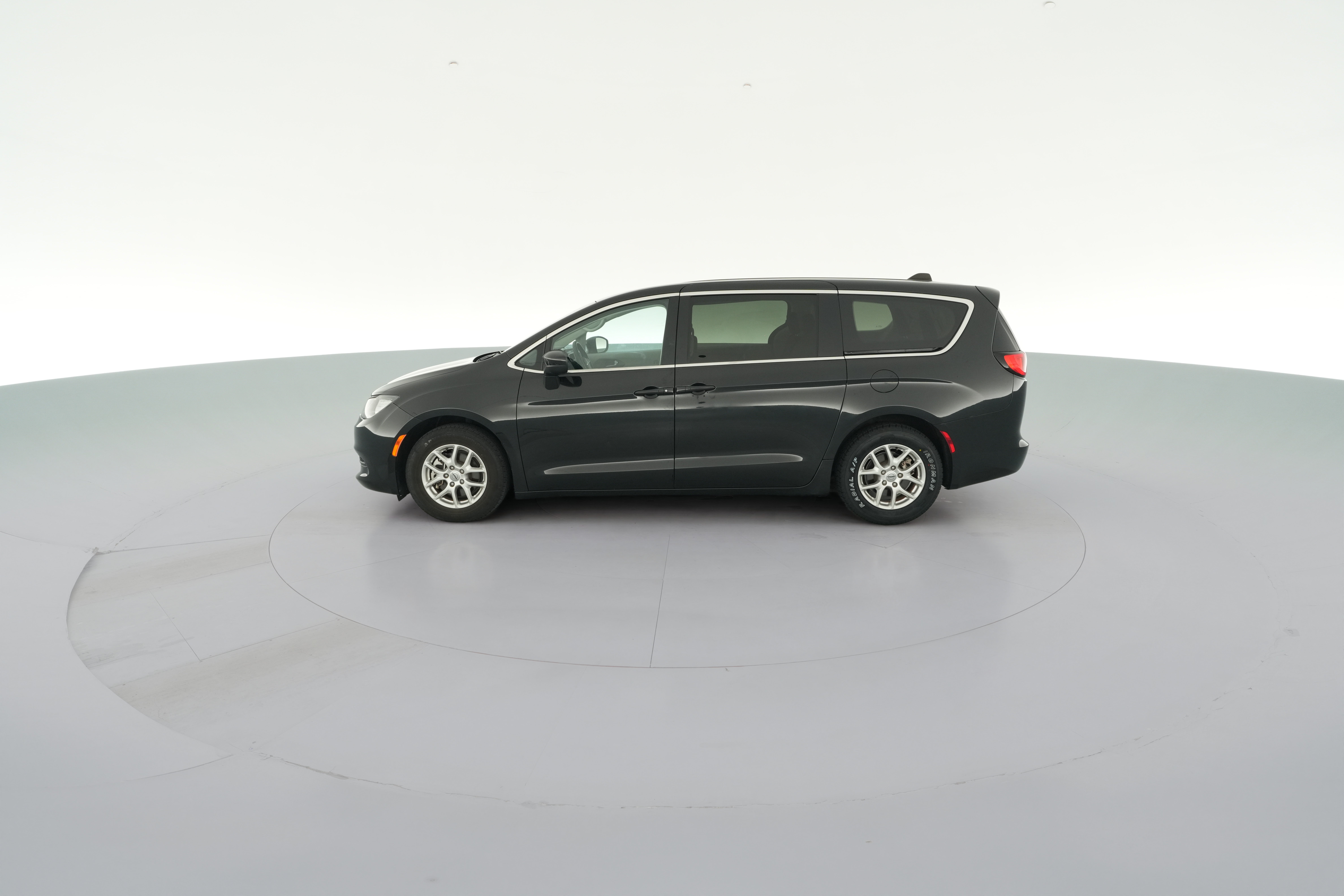 2023 Chrysler Voyager LX - Photo 30