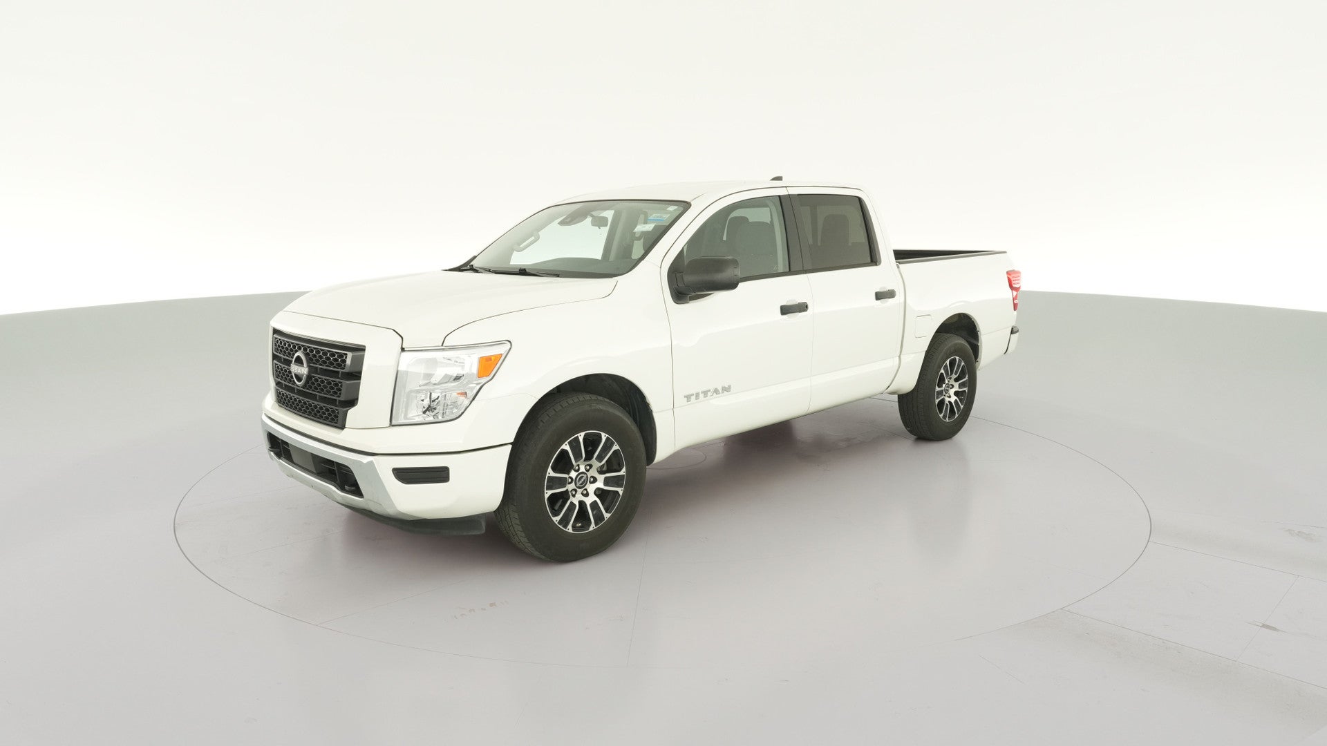 2024 Nissan Titan Crew Cab vehicle photo