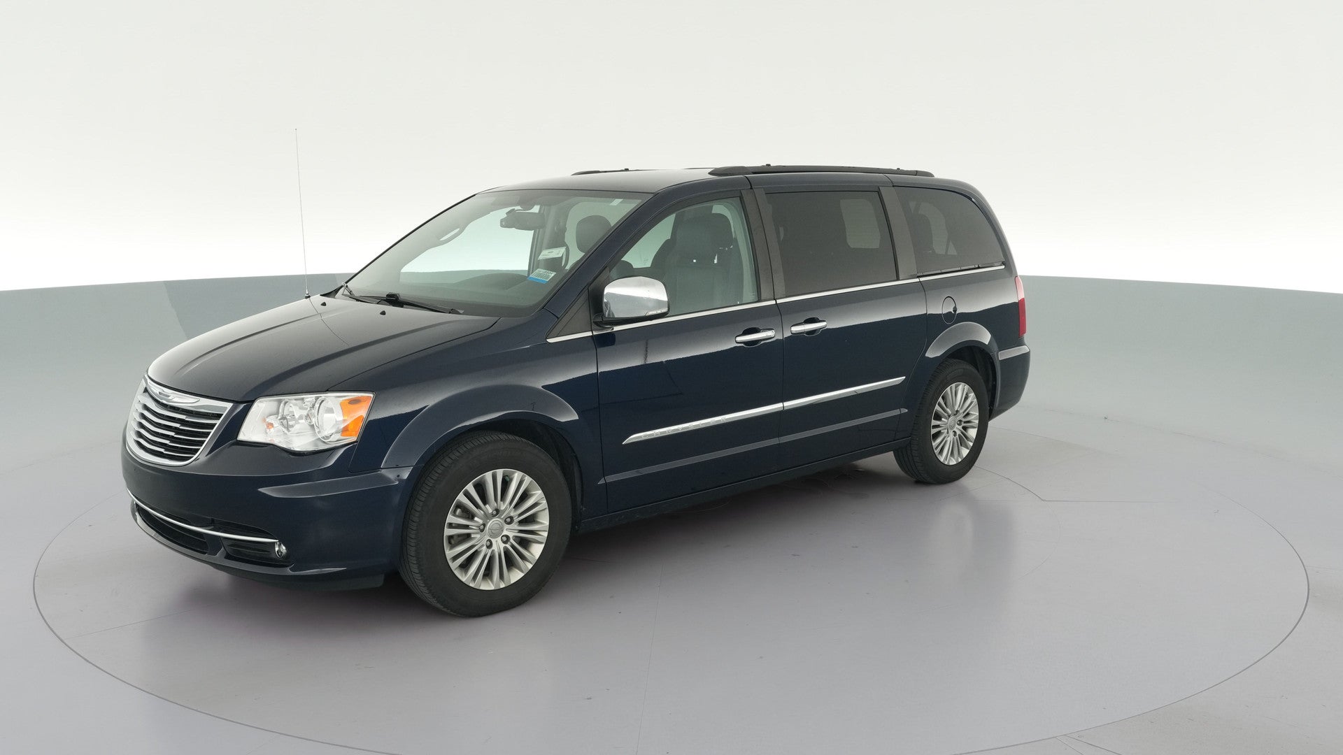 2015 Chrysler Town & Country vehicle photo