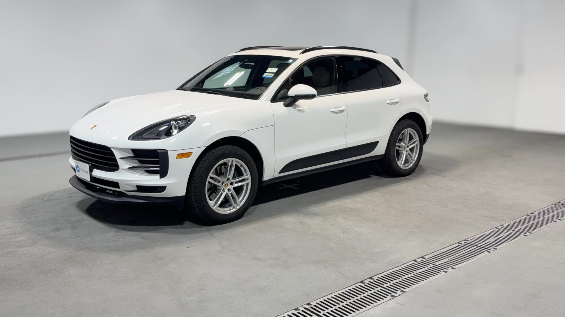 2020 Porsche Macan vehicle photo