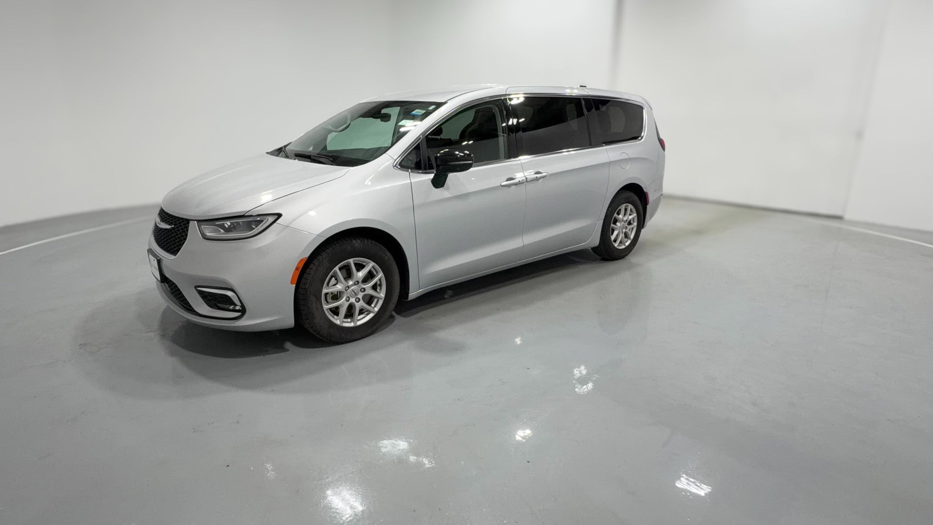 2024 Chrysler Pacifica vehicle photo