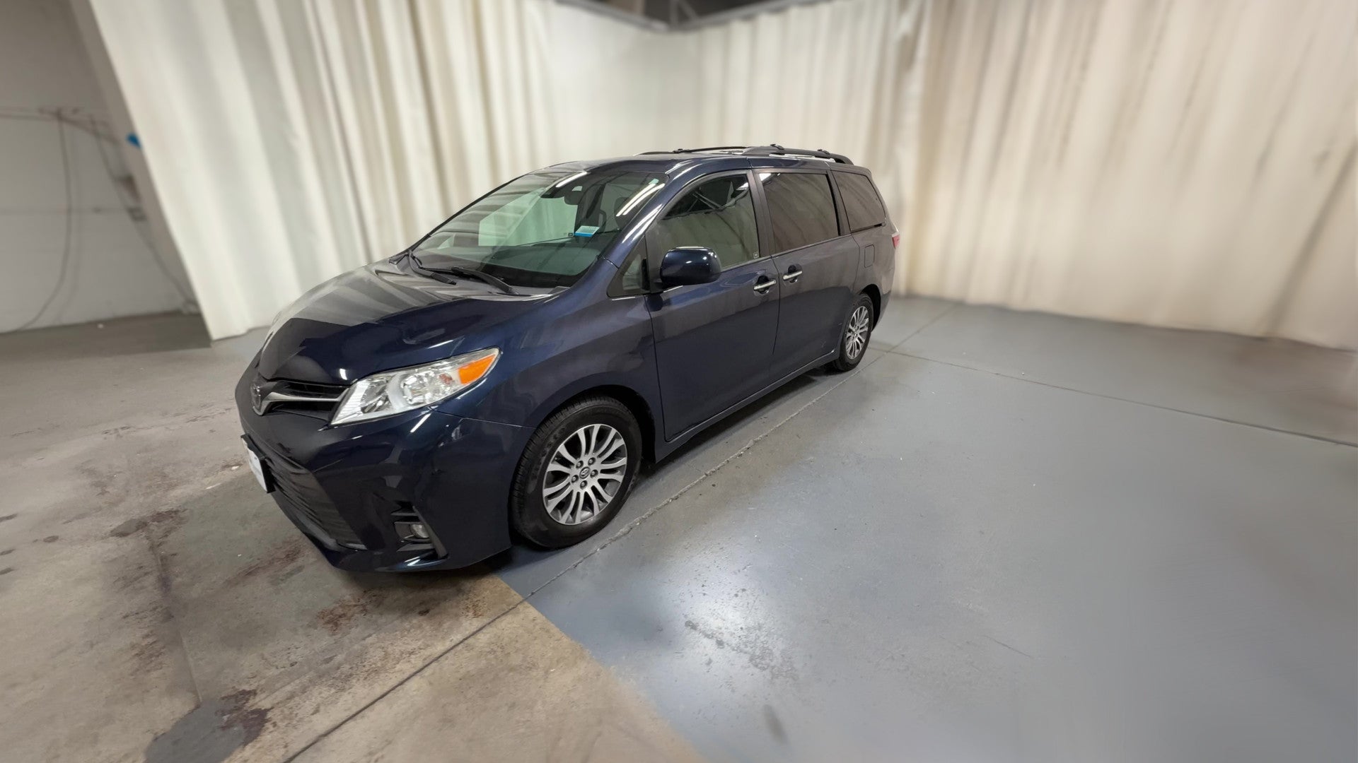 2018 Toyota Sienna vehicle photo