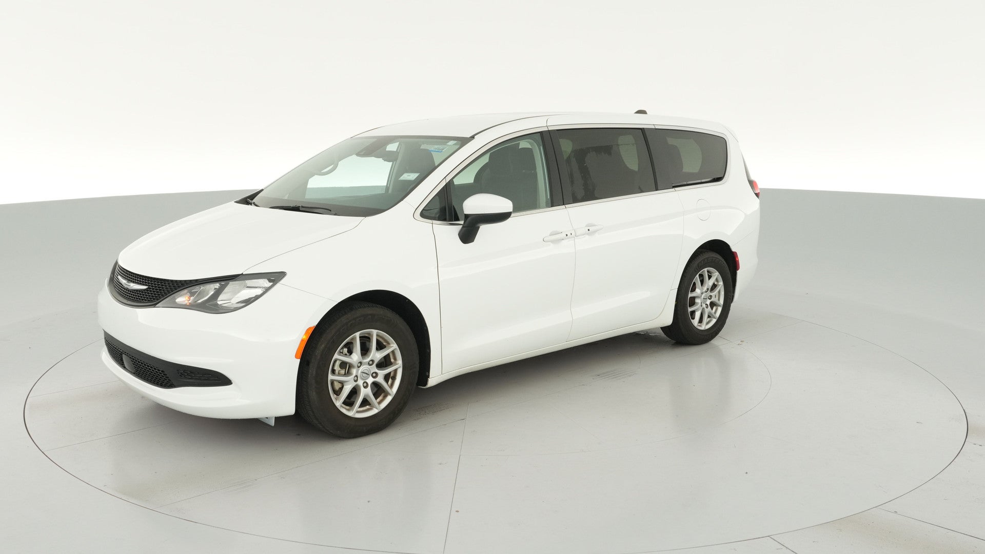 2023 Chrysler Voyager vehicle photo