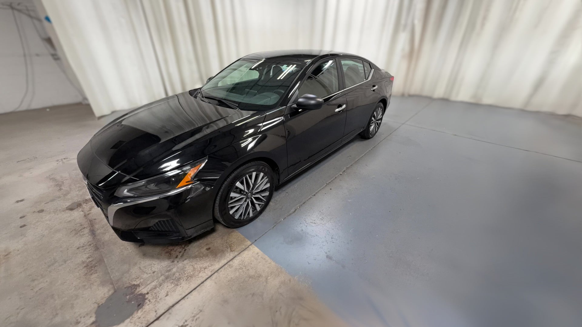 2025 Nissan Altima vehicle photo