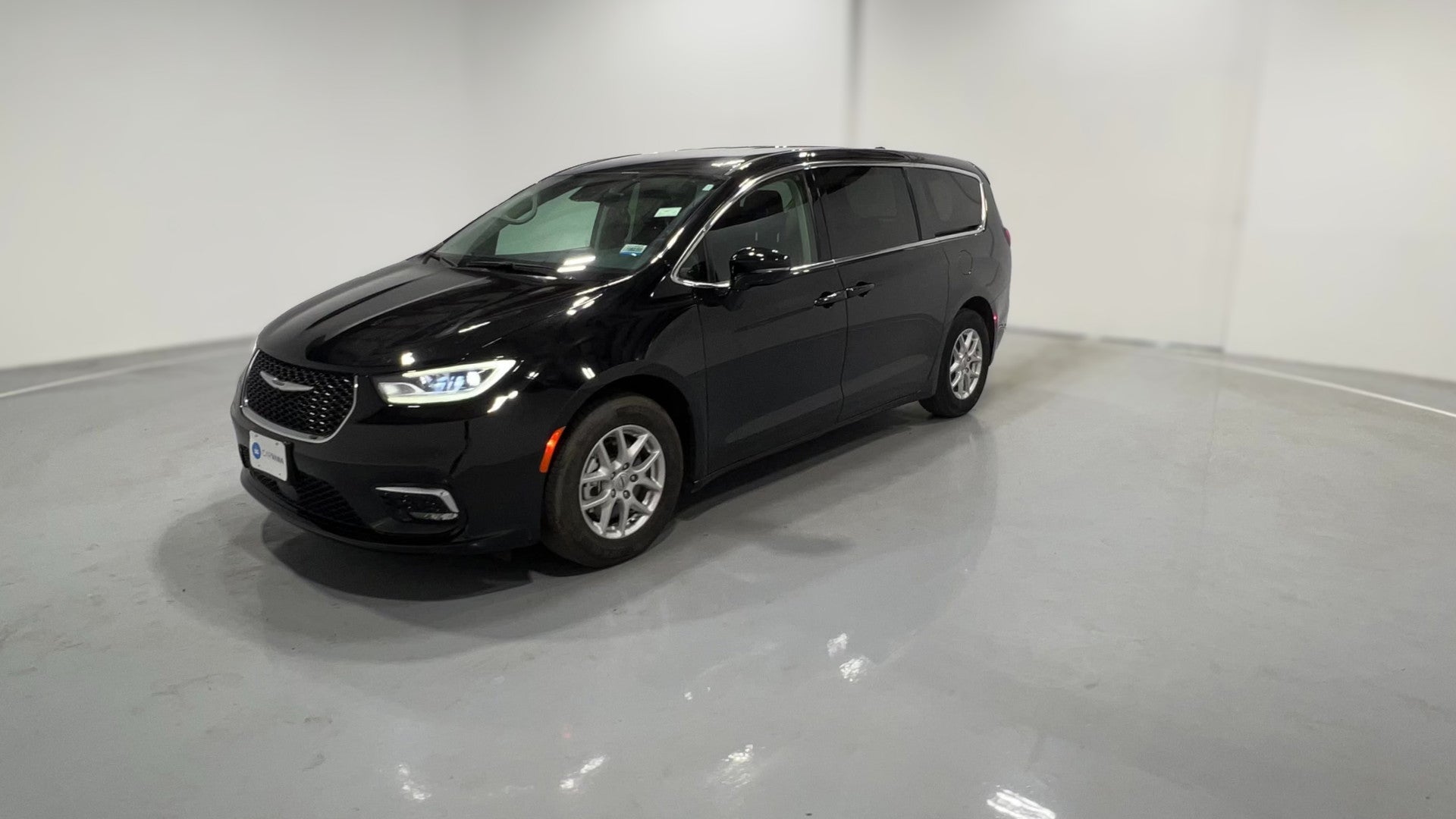 2024 Chrysler Pacifica vehicle photo