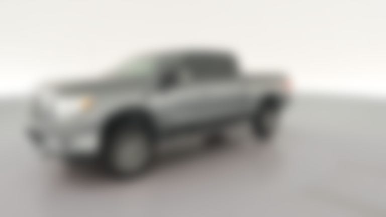 2017 Nissan TITAN XD Crew Cab vehicle photo