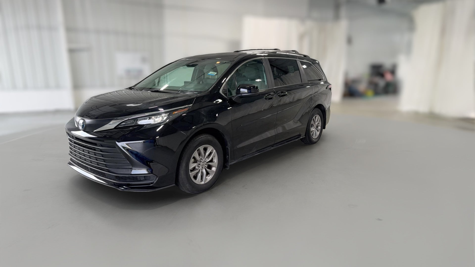 2025 Toyota Sienna vehicle photo