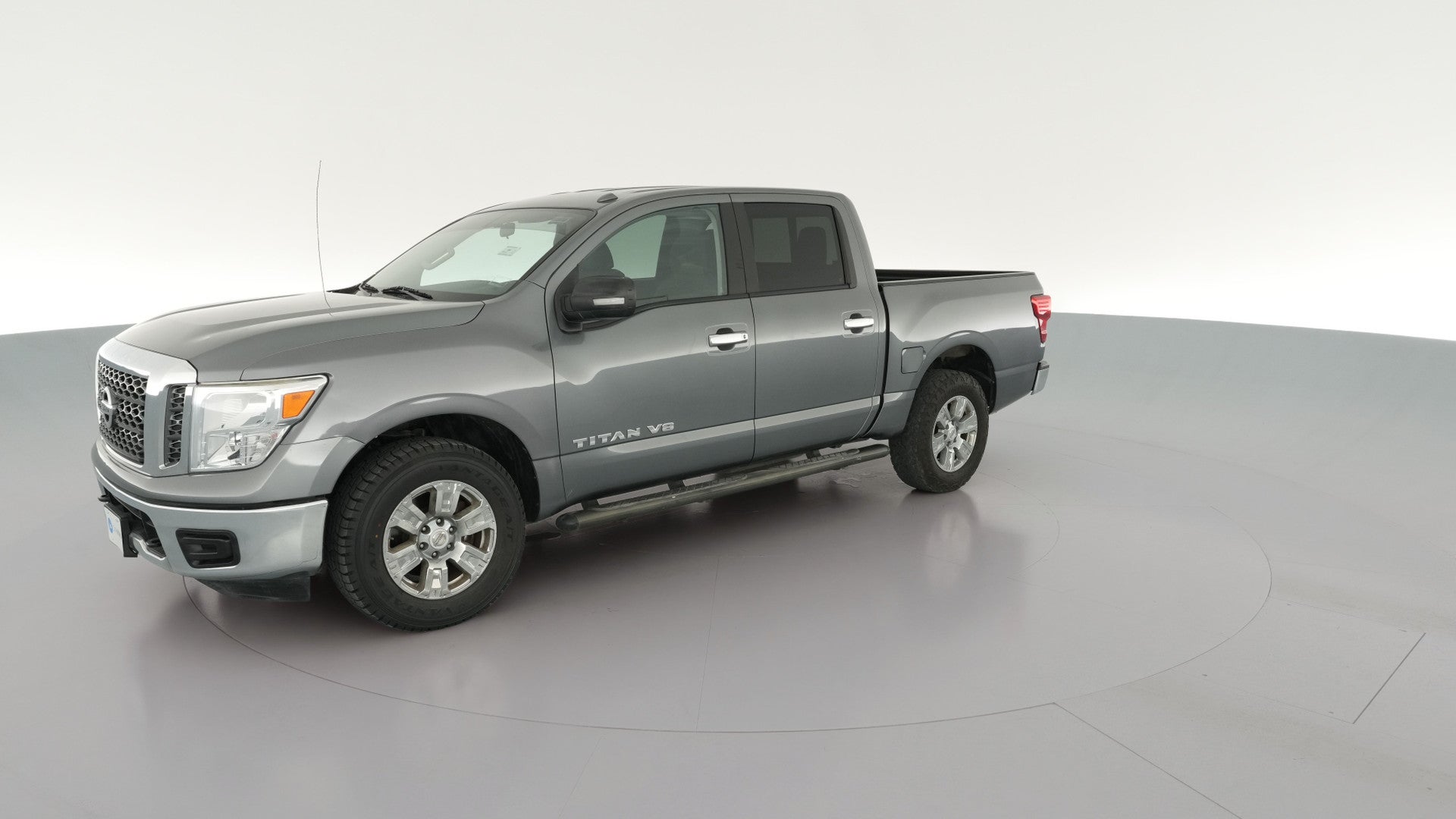 2018 Nissan Titan Crew Cab vehicle photo
