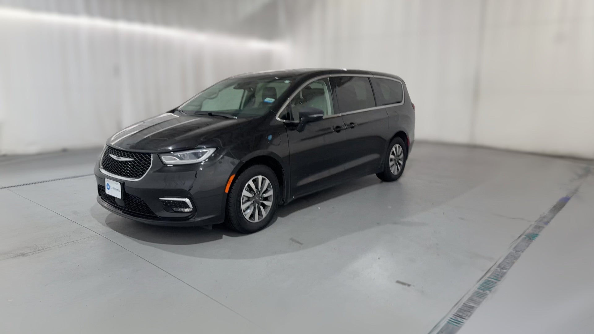 2024 Chrysler Pacifica Hybrid vehicle photo