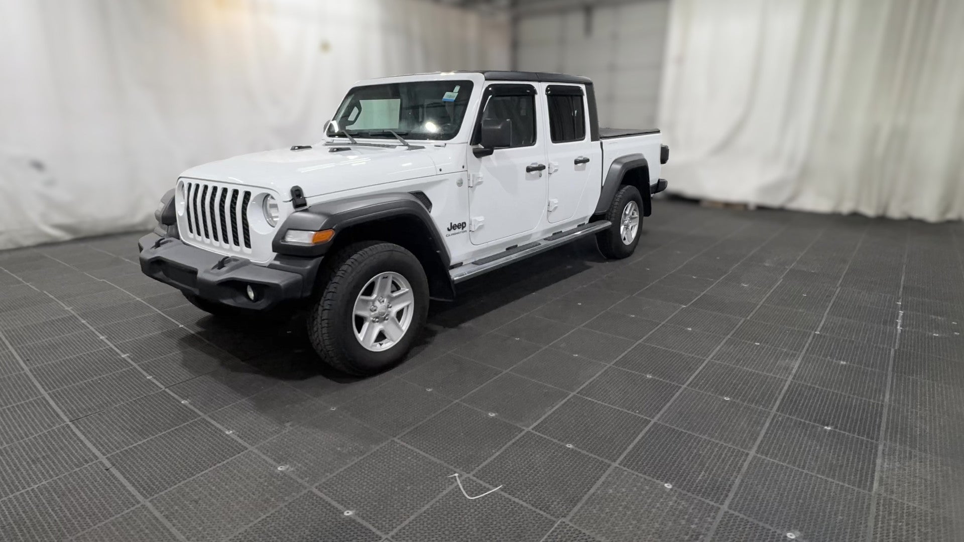 2020 Jeep Gladiator vehicle photo