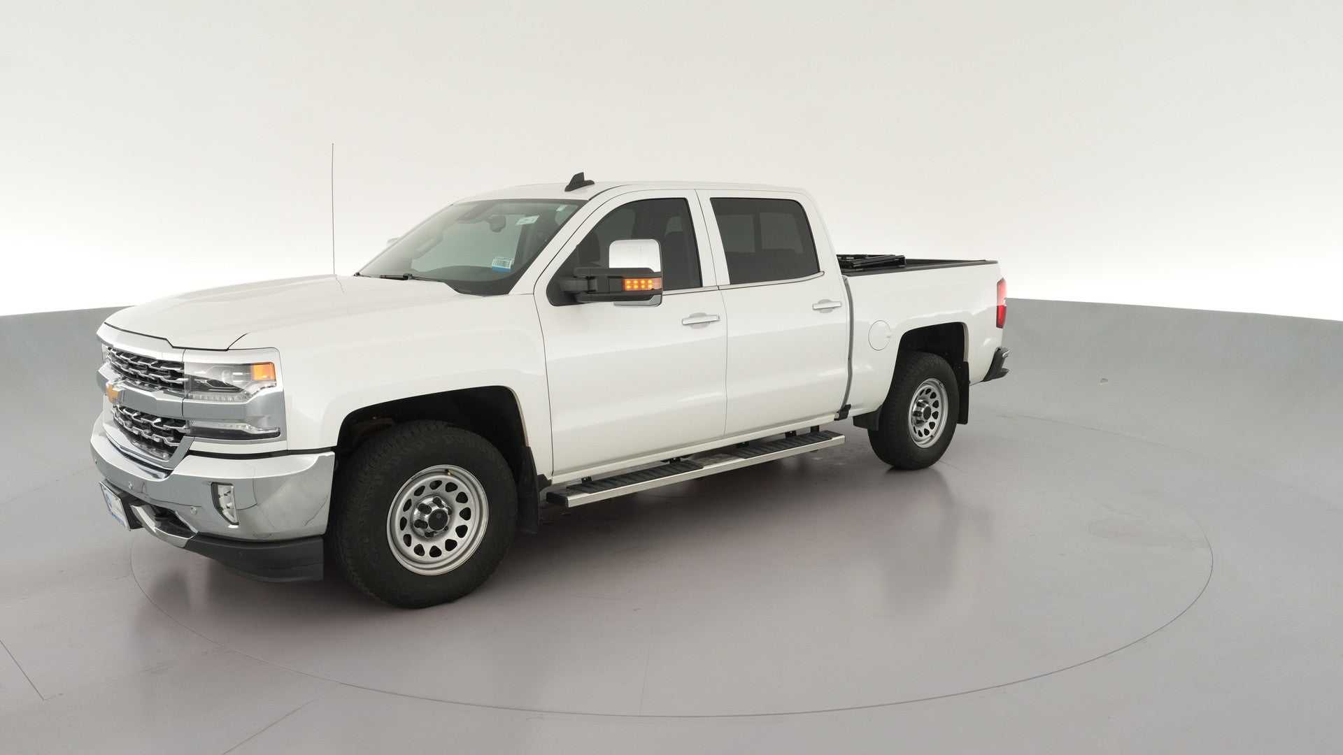2018 Chevrolet Silverado 1500 Crew Cab vehicle photo