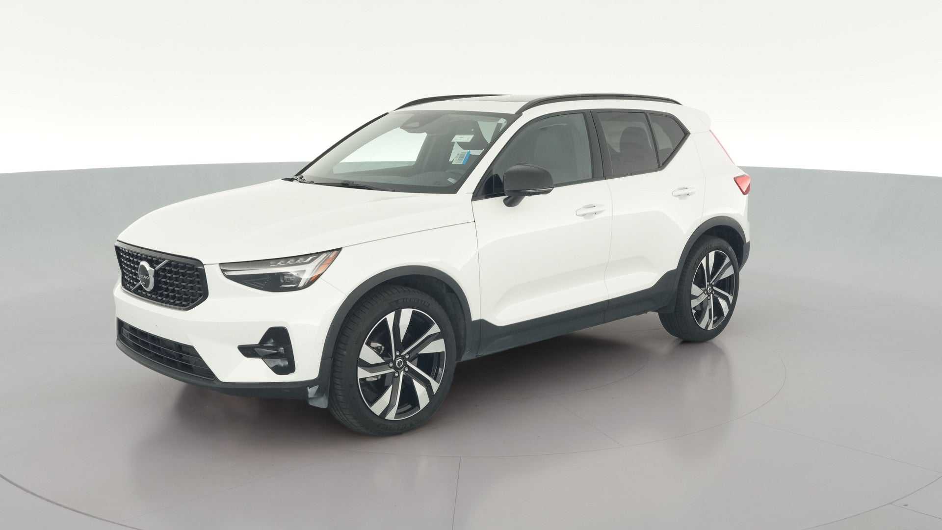 2023 Volvo XC40 vehicle photo