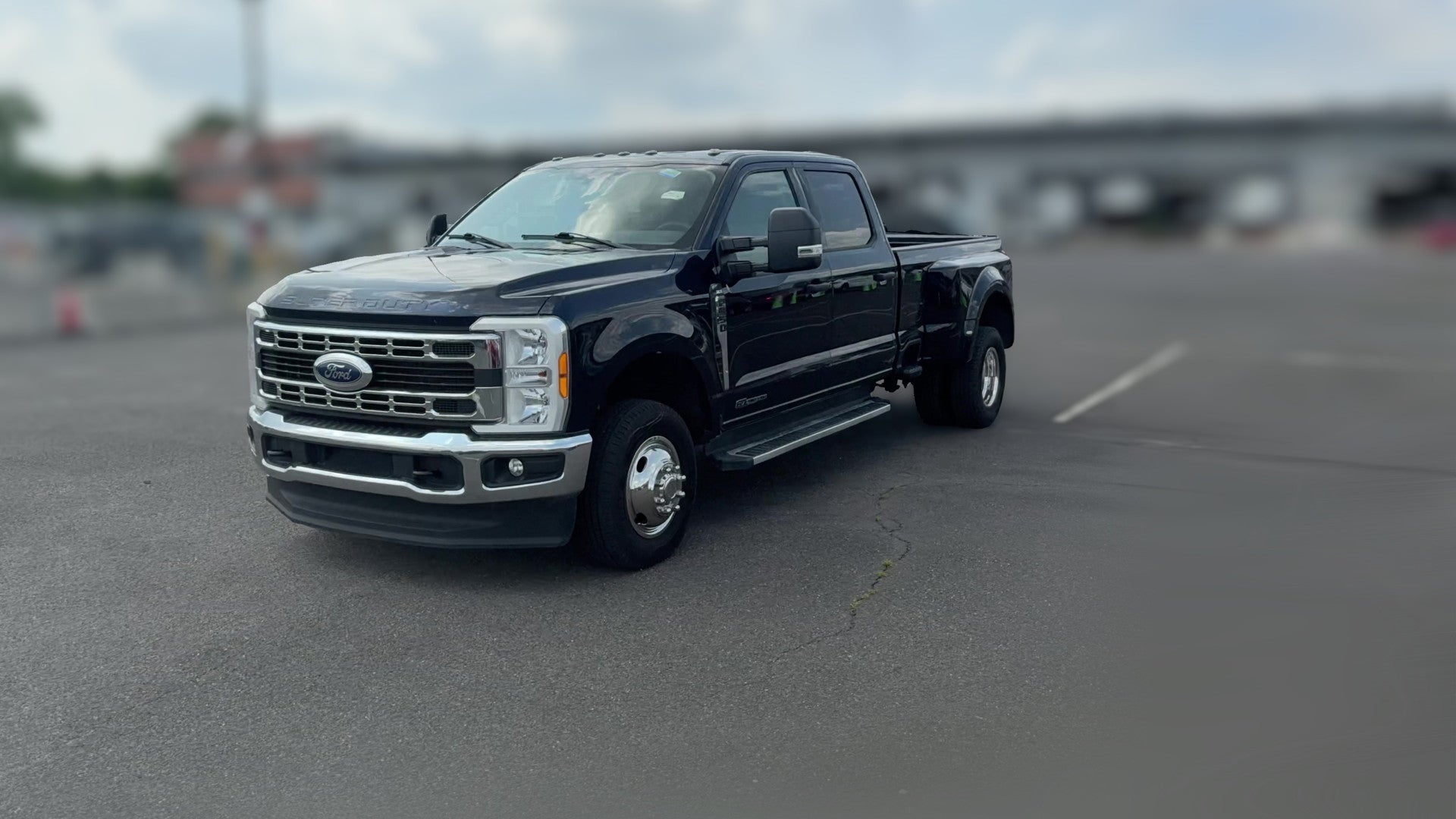 2023 Ford F350 Super Duty Crew Cab vehicle photo