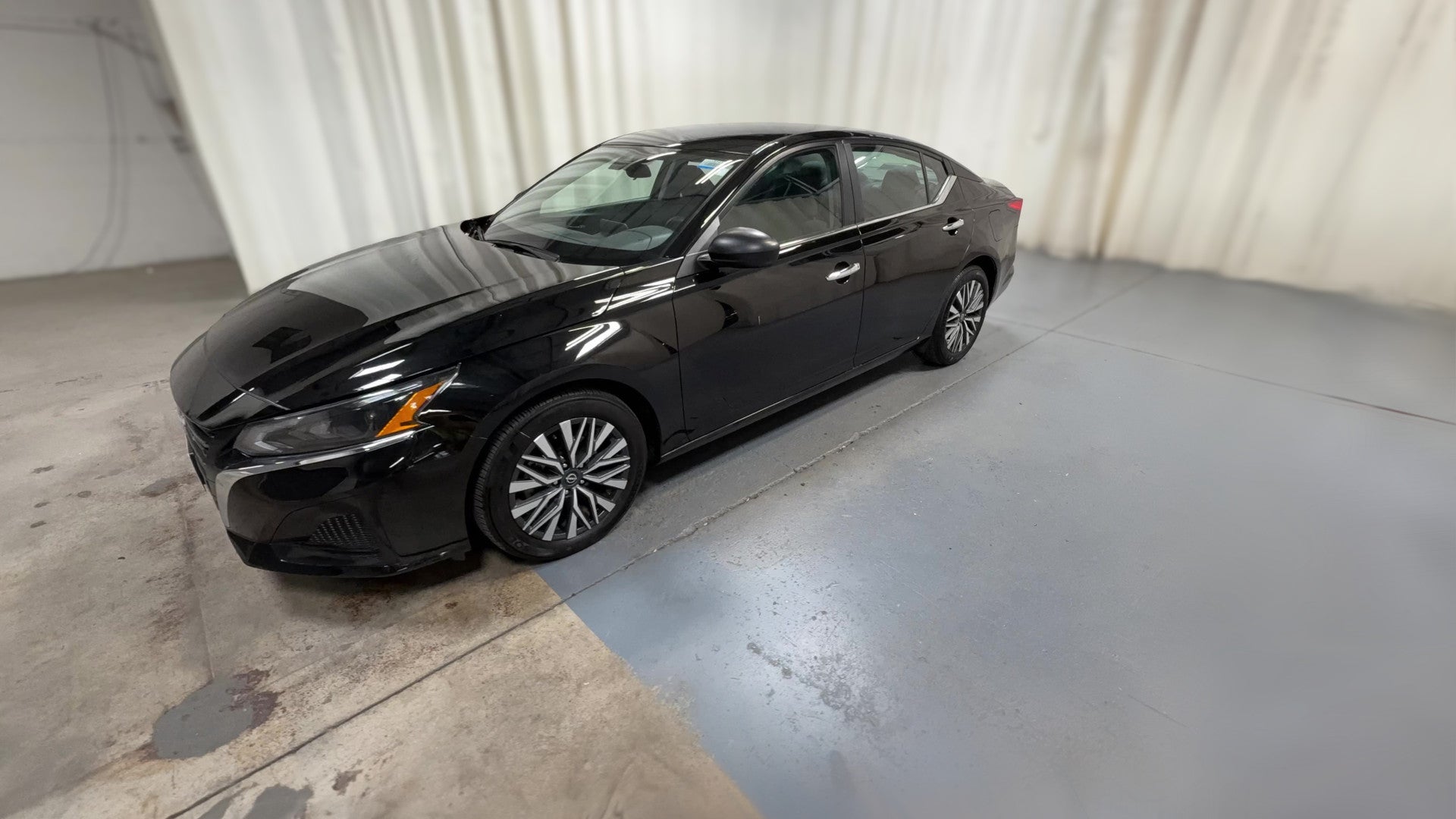 2025 Nissan Altima vehicle photo