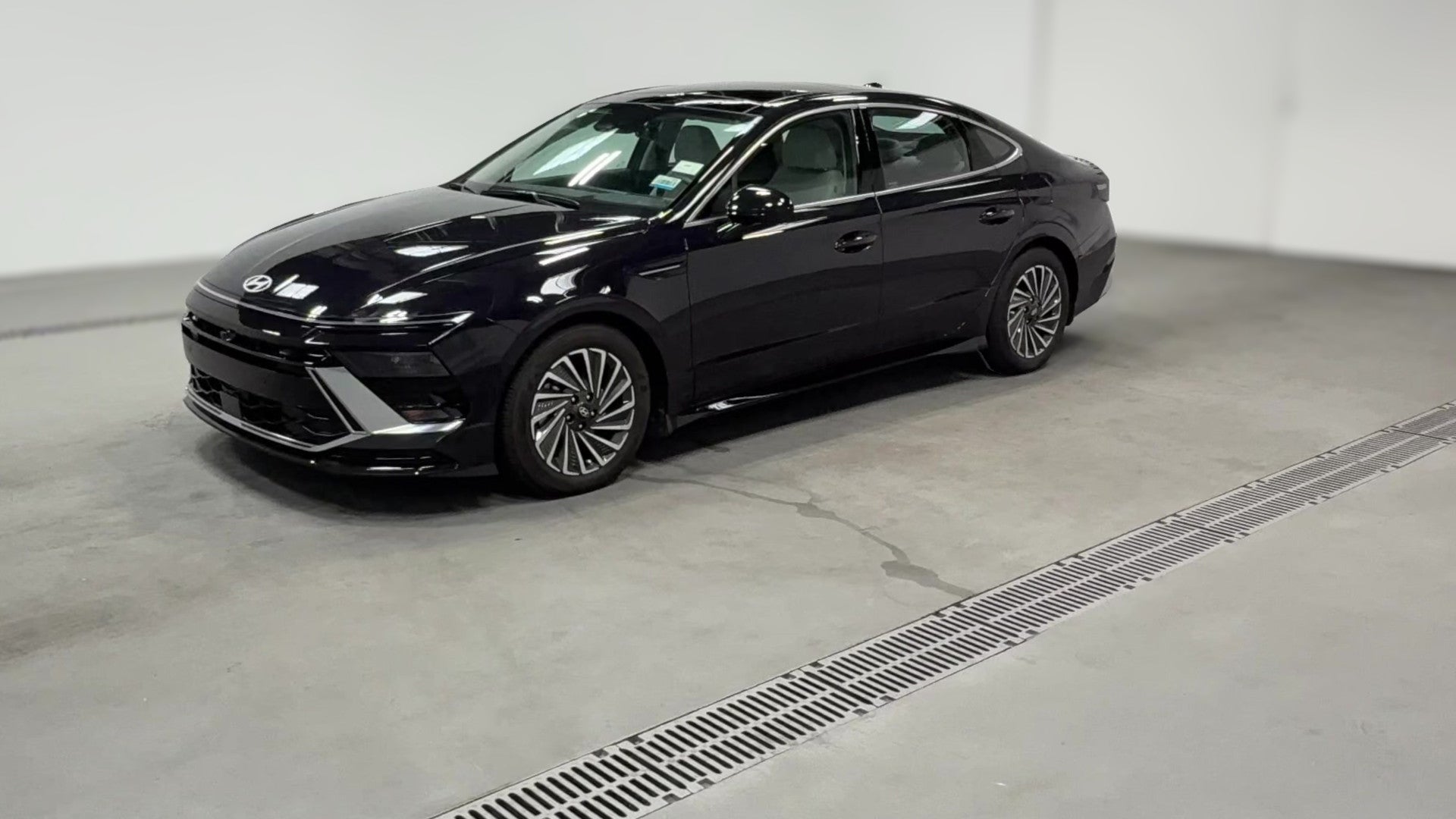 2025 Hyundai Sonata Hybrid vehicle photo