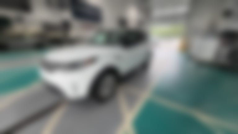 2025 Land Rover Discovery vehicle photo