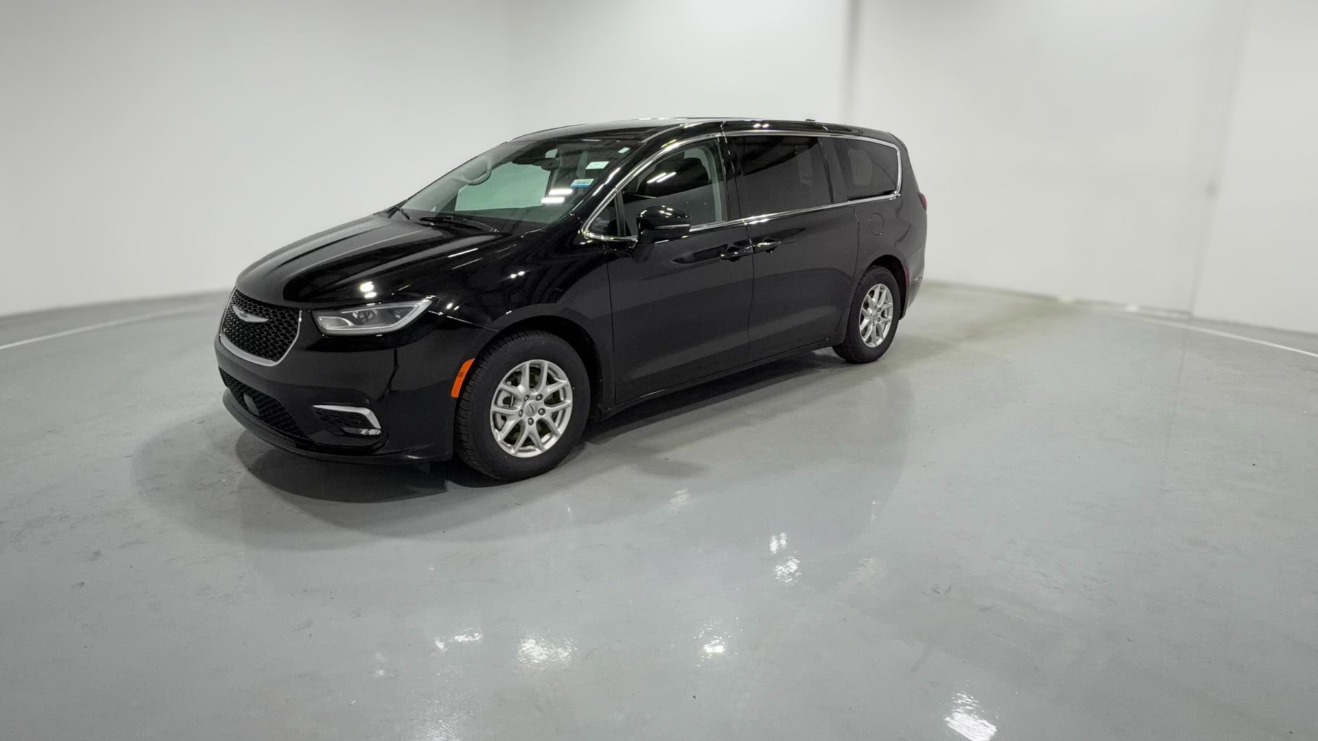 2024 Chrysler Pacifica vehicle photo