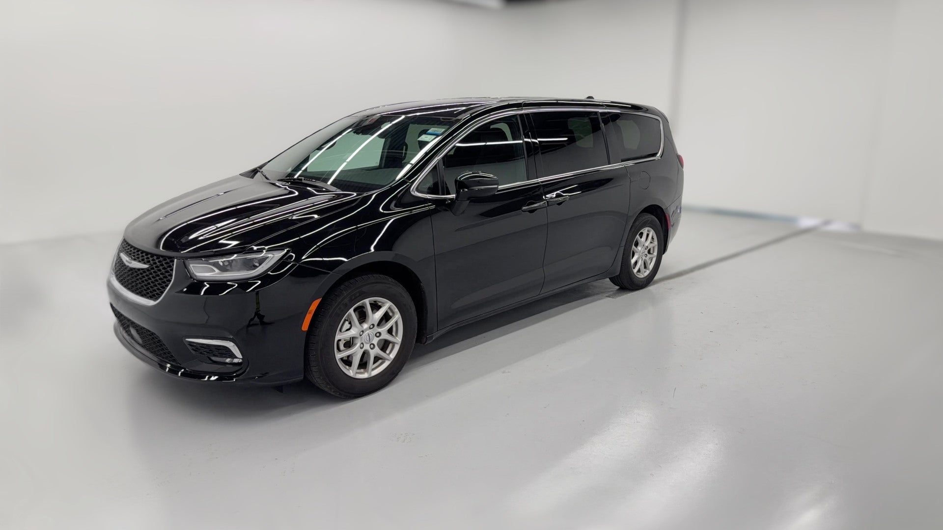 2025 Chrysler Pacifica vehicle photo
