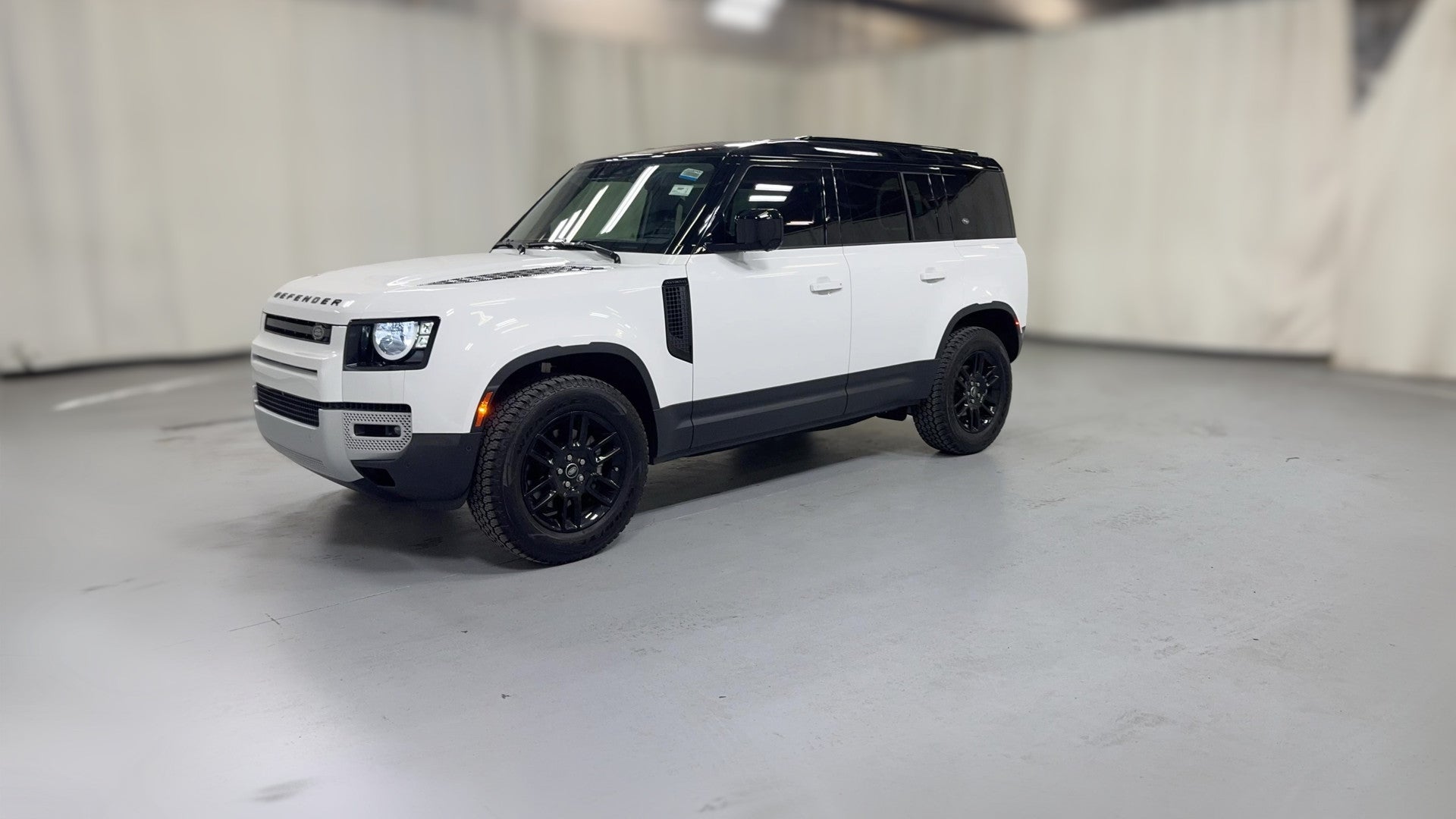 2023 Land Rover Defender 110 vehicle photo