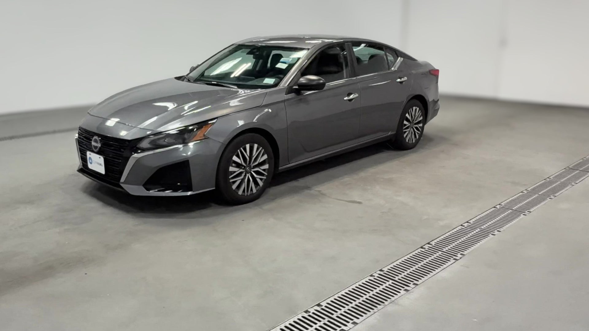 2025 Nissan Altima vehicle photo