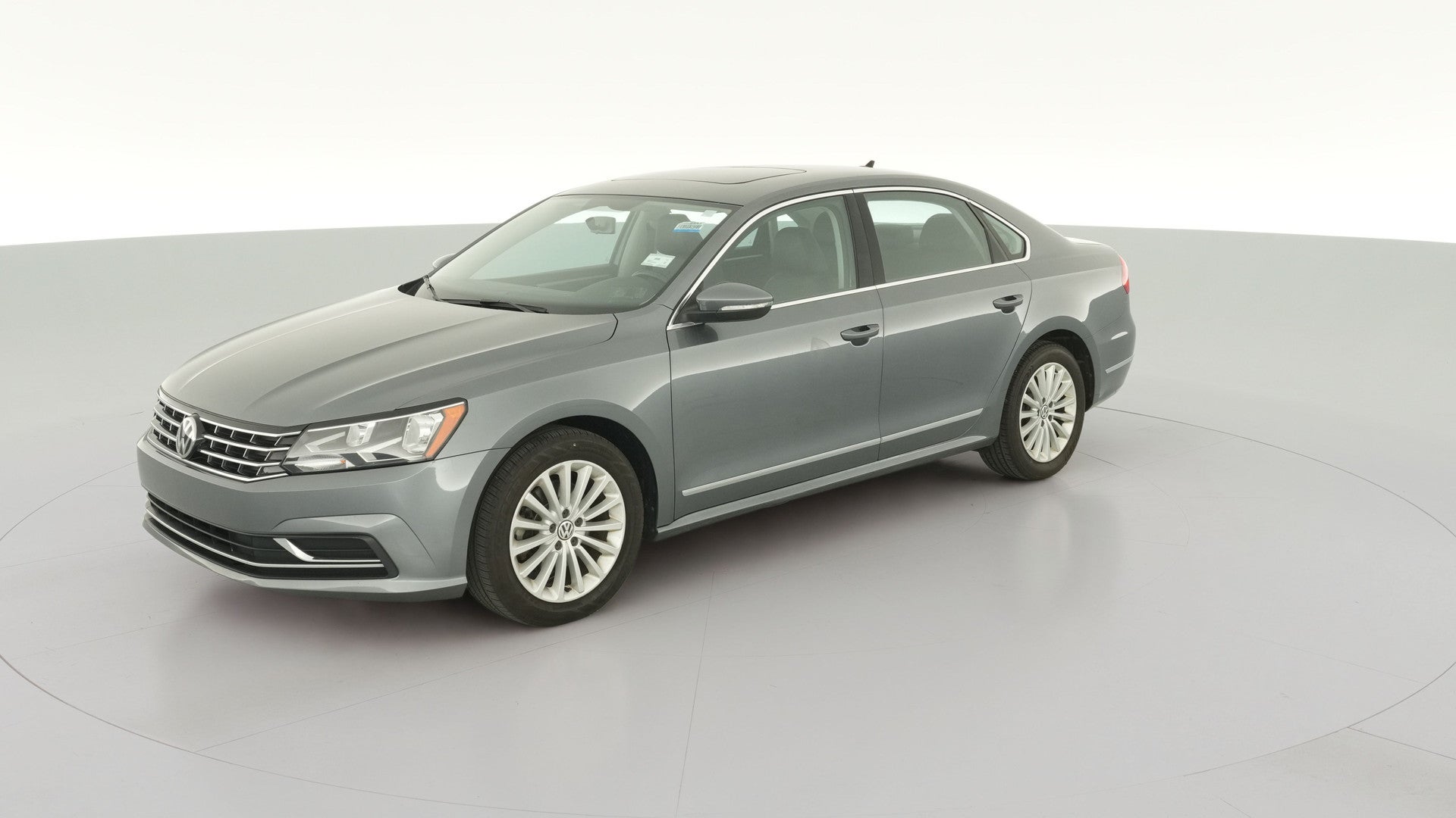 2016 Volkswagen Passat vehicle photo